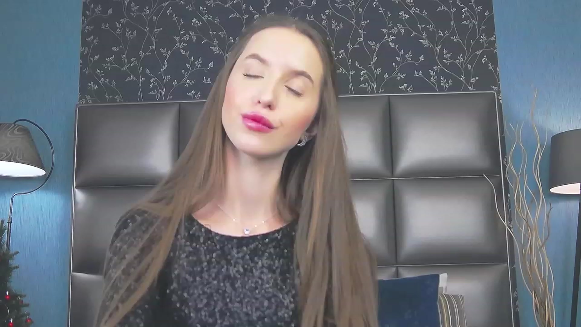 Gallery image thumbnail from RosaliaCharm's myfreecams stream on, 01/11/2024, 24:21 image 1 of 20
