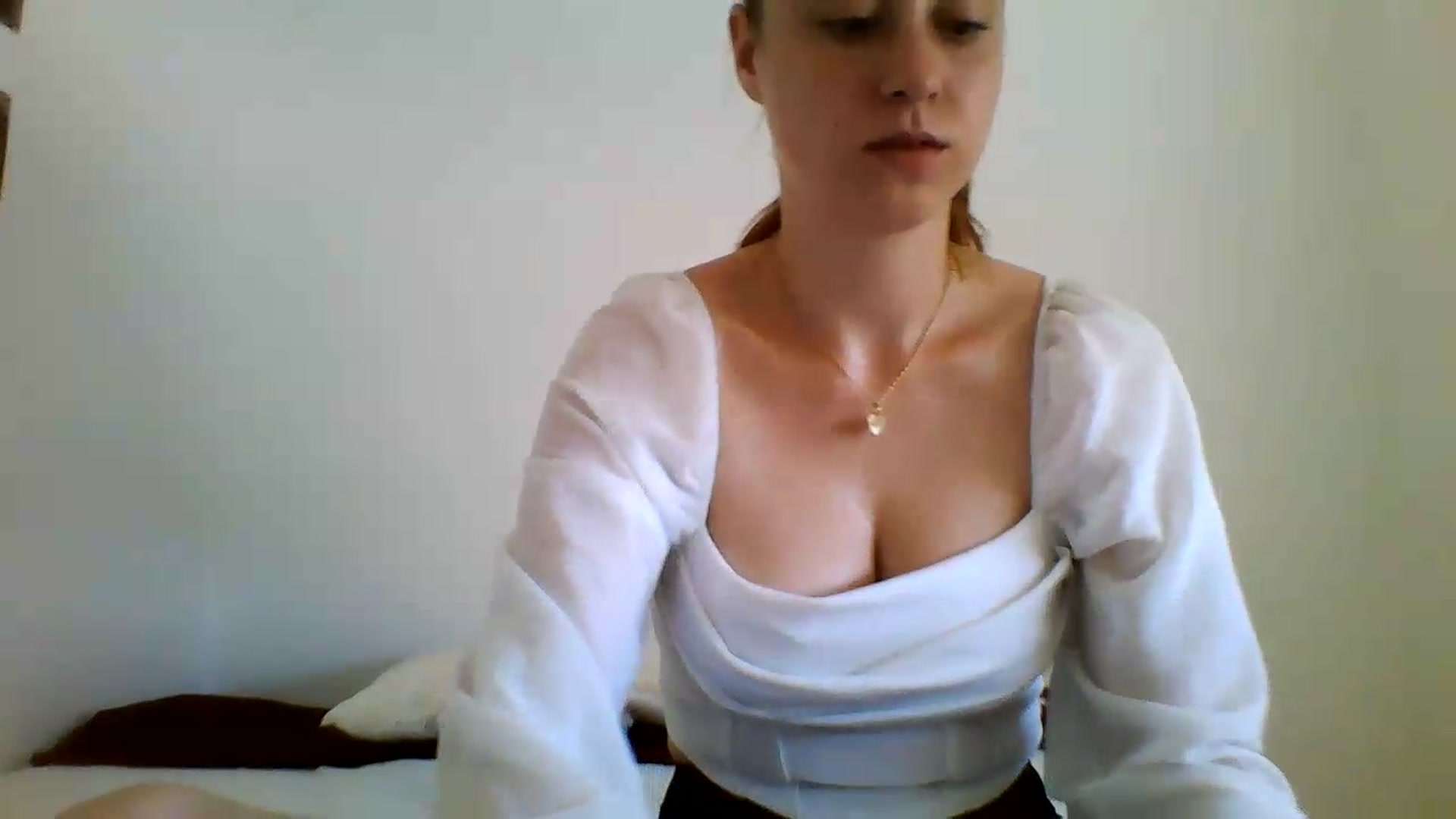 Gallery image thumbnail from RosalieNoir's myfreecams stream on, 06/28/2026, 09:22 image 17 of 20