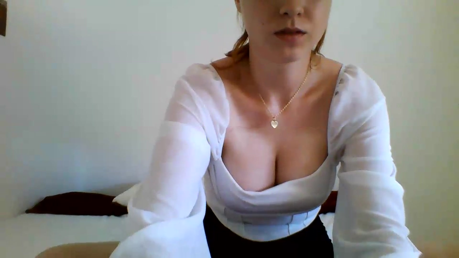 Gallery image thumbnail from RosalieNoir's myfreecams stream on, 06/28/2026, 10:22 image 19 of 20