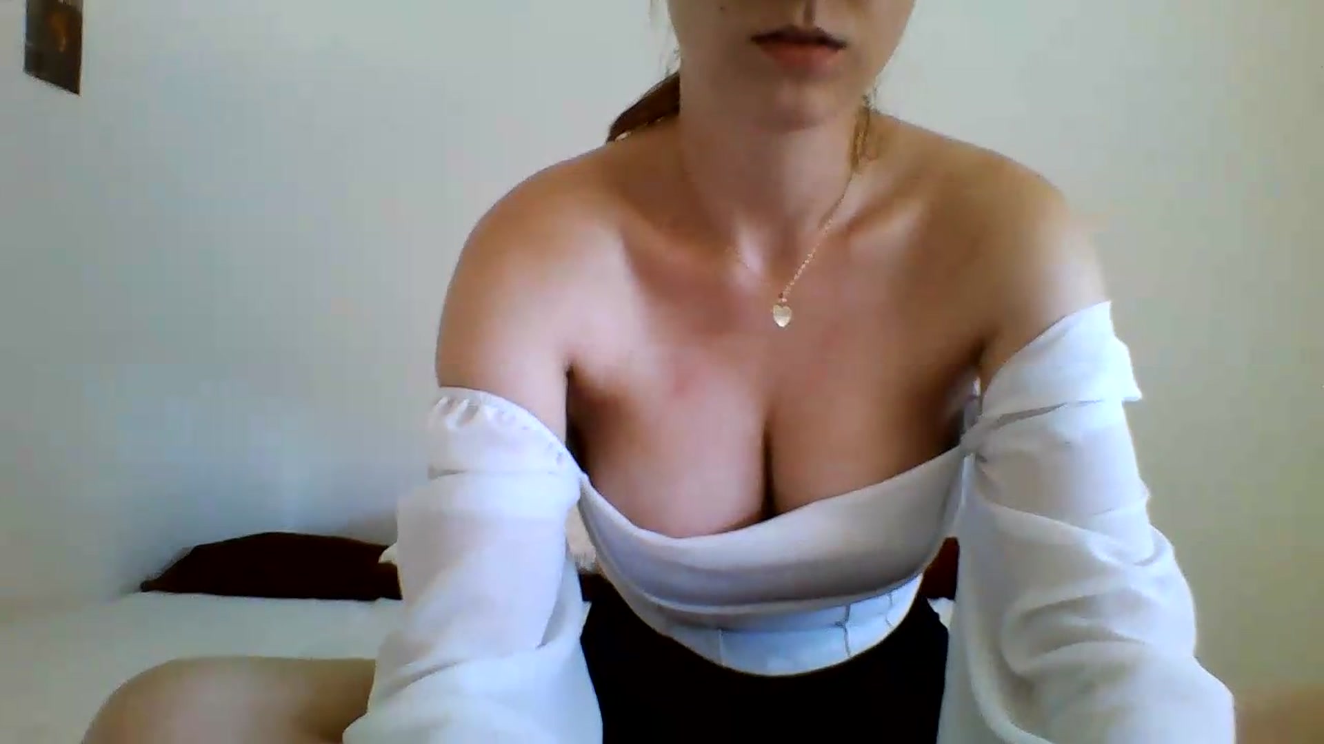 Gallery image thumbnail from RosalieNoir's myfreecams stream on, 06/28/2026, 11:03 image 2 of 20