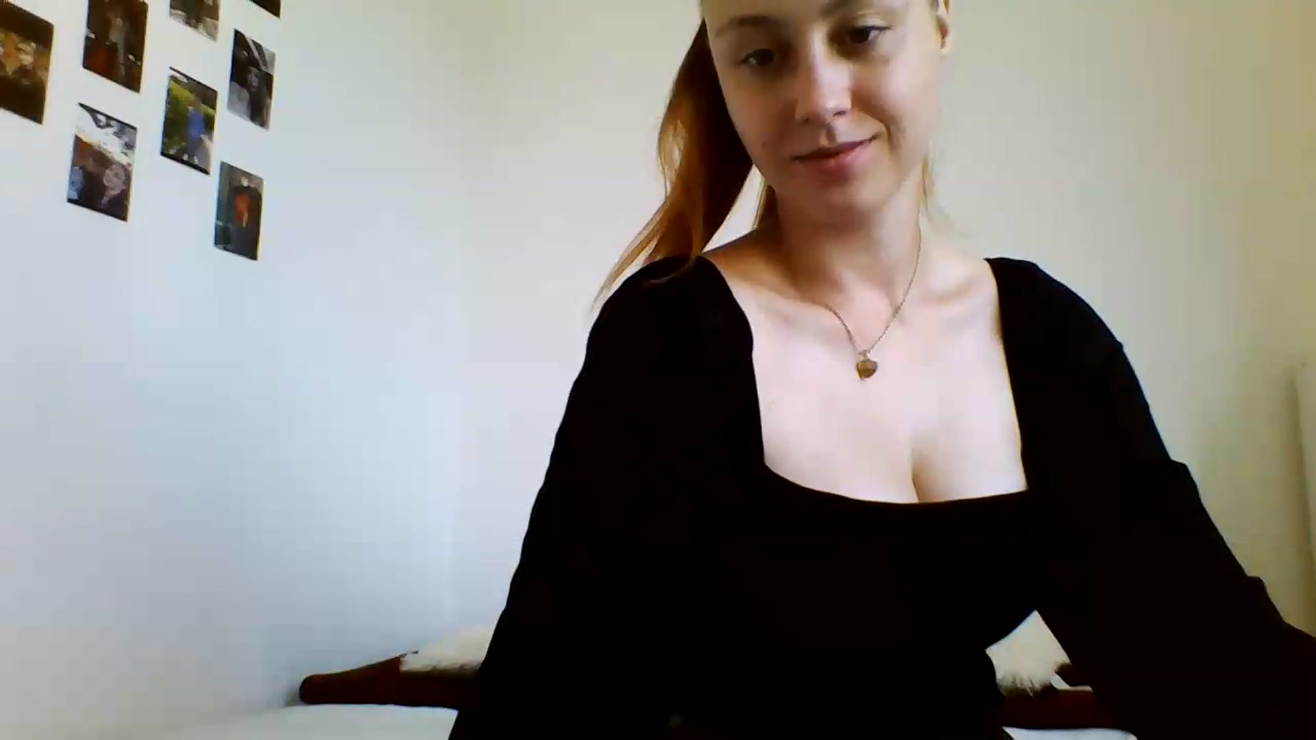 Gallery image thumbnail from RosalieNoir's myfreecams stream on, 07/09/2026, 16:04 image 16 of 20