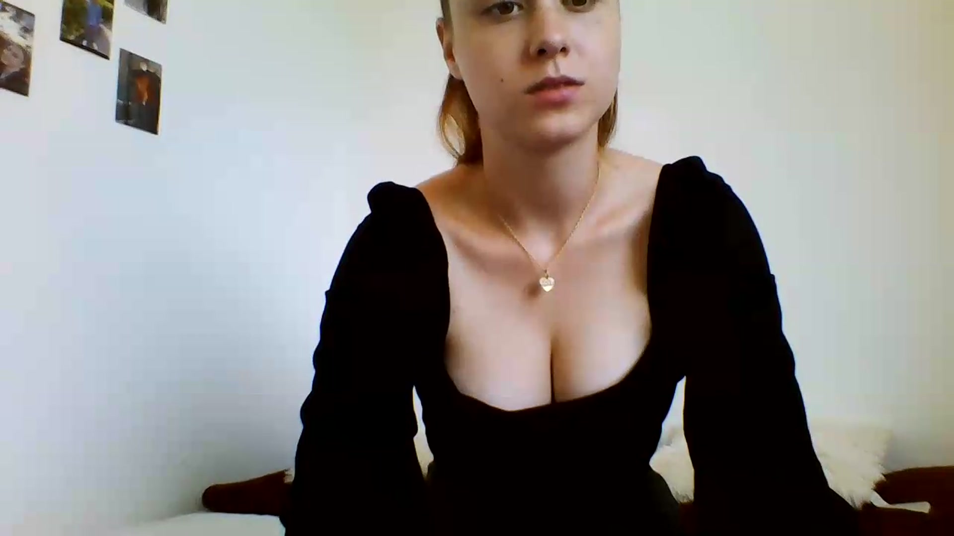 Gallery image thumbnail from RosalieNoir's myfreecams stream on, 07/09/2026, 16:04 image 10 of 20