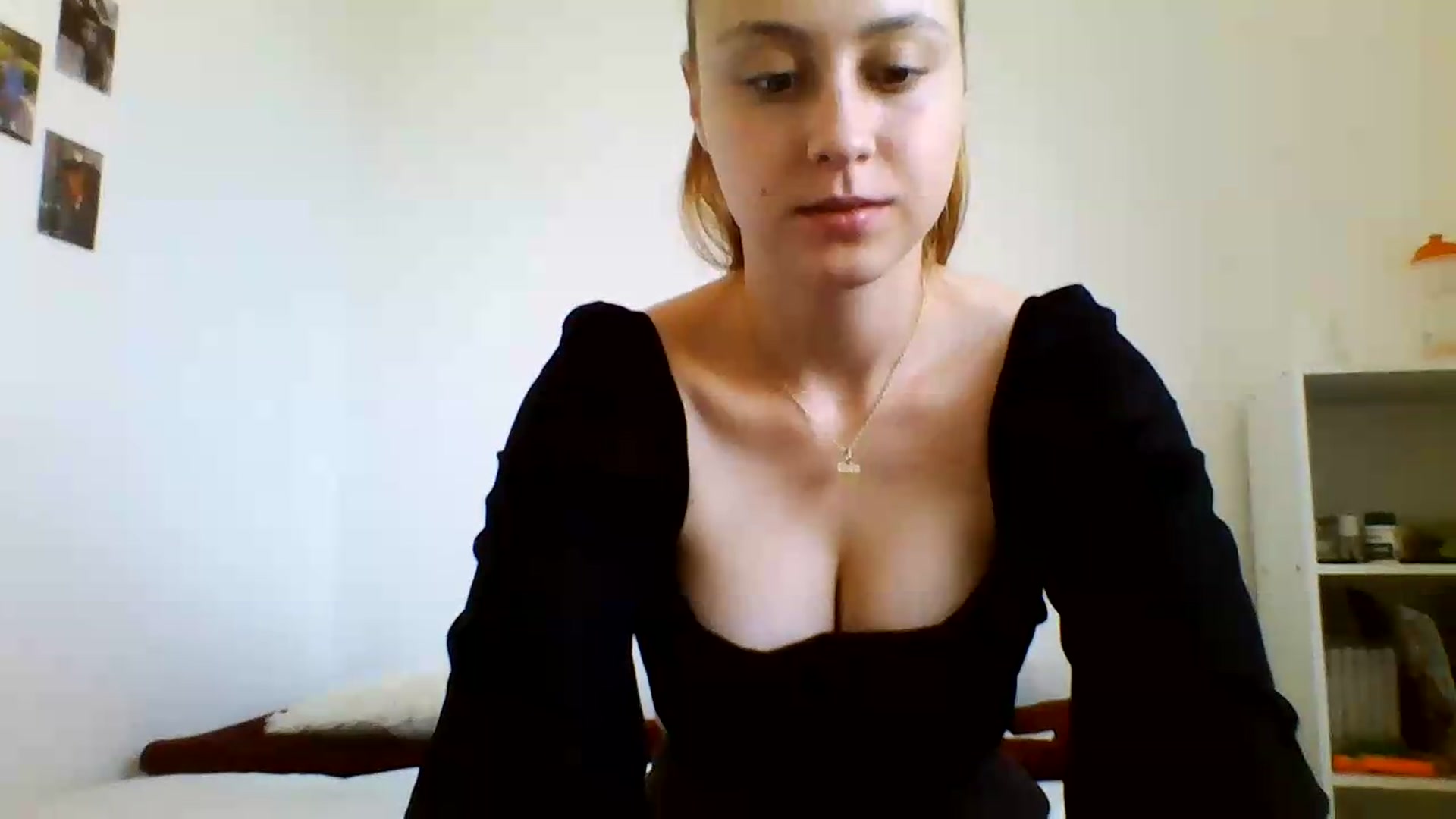 Gallery image thumbnail from RosalieNoir's myfreecams stream on, 07/09/2026, 16:04 image 18 of 20