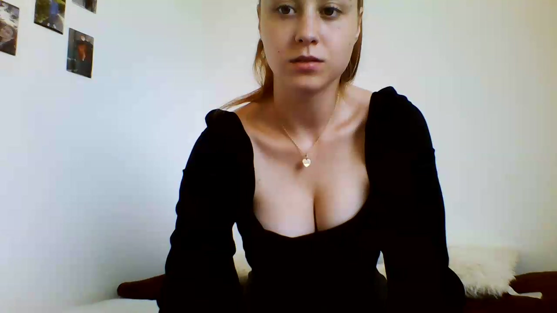 Gallery image thumbnail from RosalieNoir's myfreecams stream on, 07/09/2026, 16:04 image 11 of 20