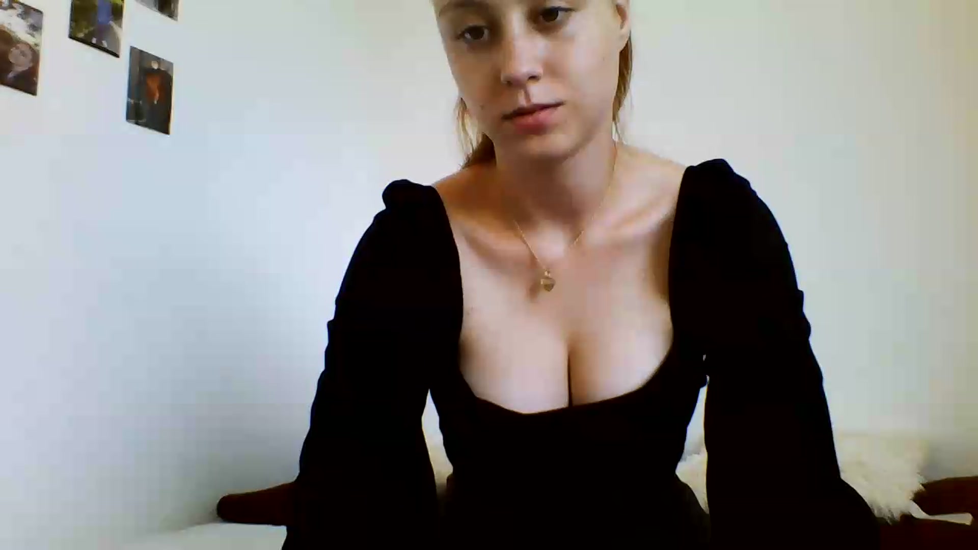 Gallery image thumbnail from RosalieNoir's myfreecams stream on, 07/09/2026, 16:04 image 12 of 20