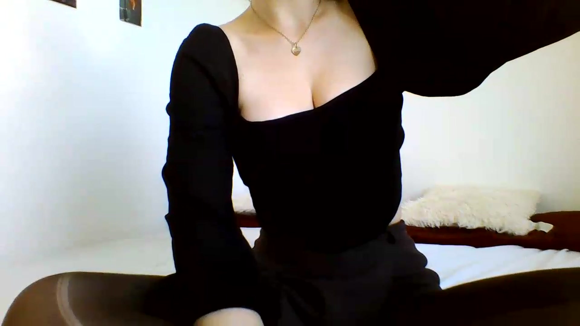 Gallery image thumbnail from RosalieNoir's myfreecams stream on, 07/09/2026, 17:43 image 12 of 20