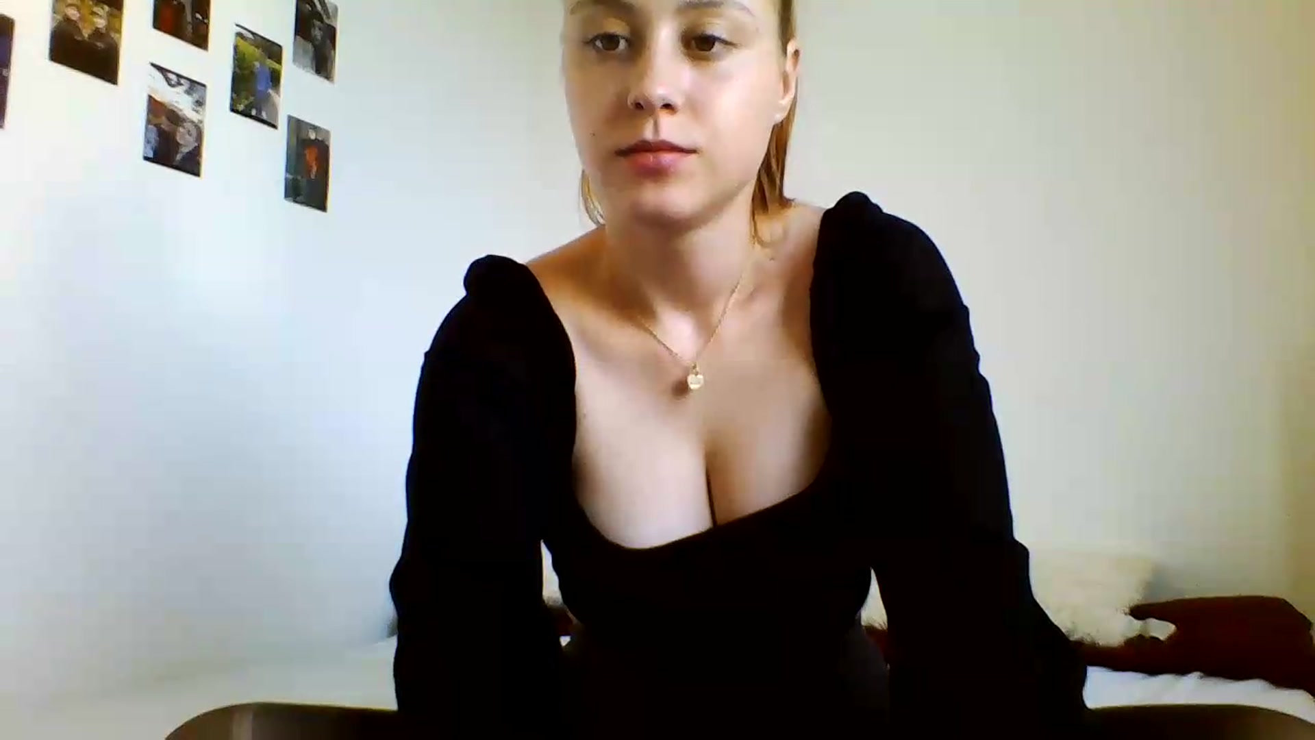 Gallery image thumbnail from RosalieNoir's myfreecams stream on, 07/09/2026, 17:43 image 14 of 20