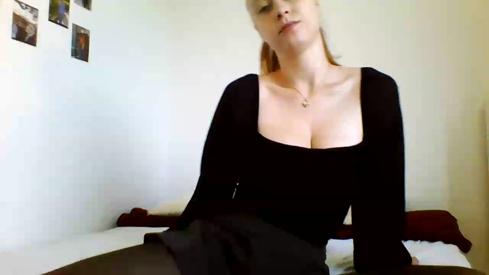 Gallery image thumbnail from RosalieNoir's myfreecams stream on, 07/09/2026, 17:43 image 4 of 20