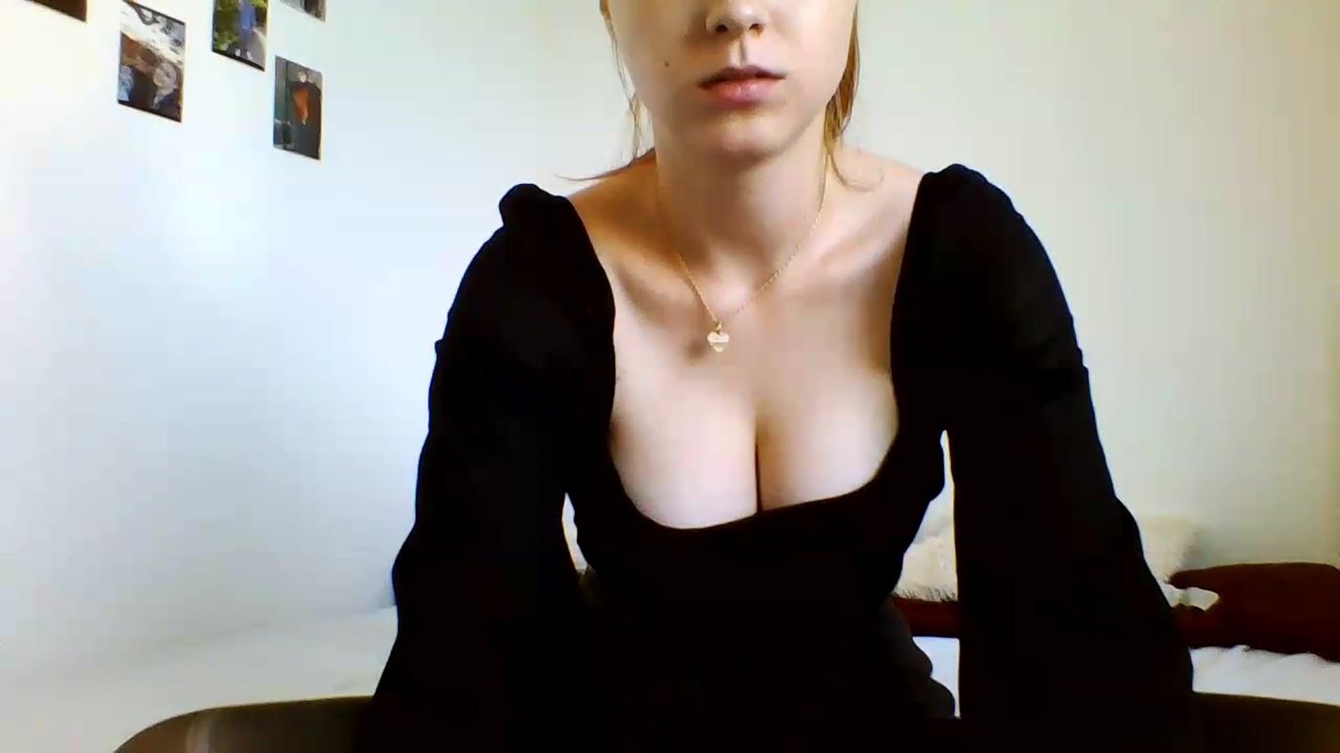 Gallery image thumbnail from RosalieNoir's myfreecams stream on, 07/09/2026, 17:43 image 11 of 20