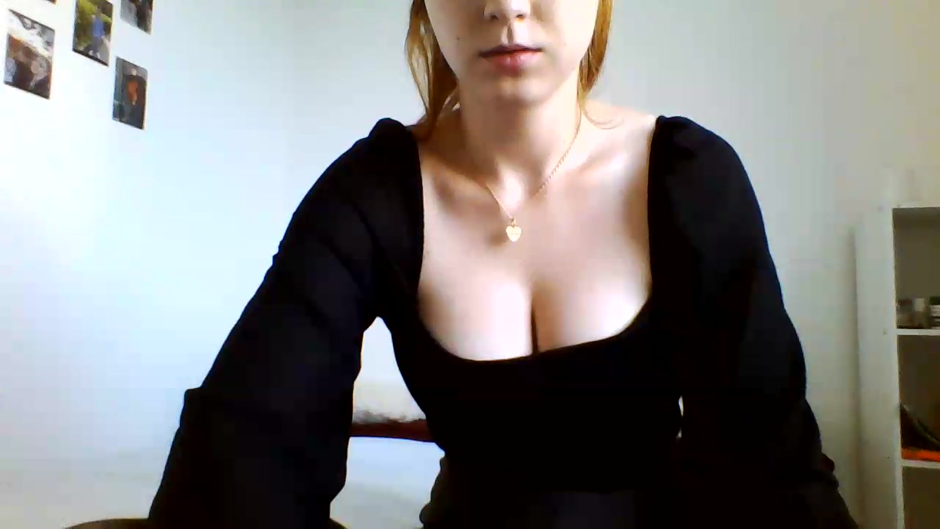 Gallery image thumbnail from RosalieNoir's myfreecams stream on, 07/09/2026, 18:41 image 14 of 20
