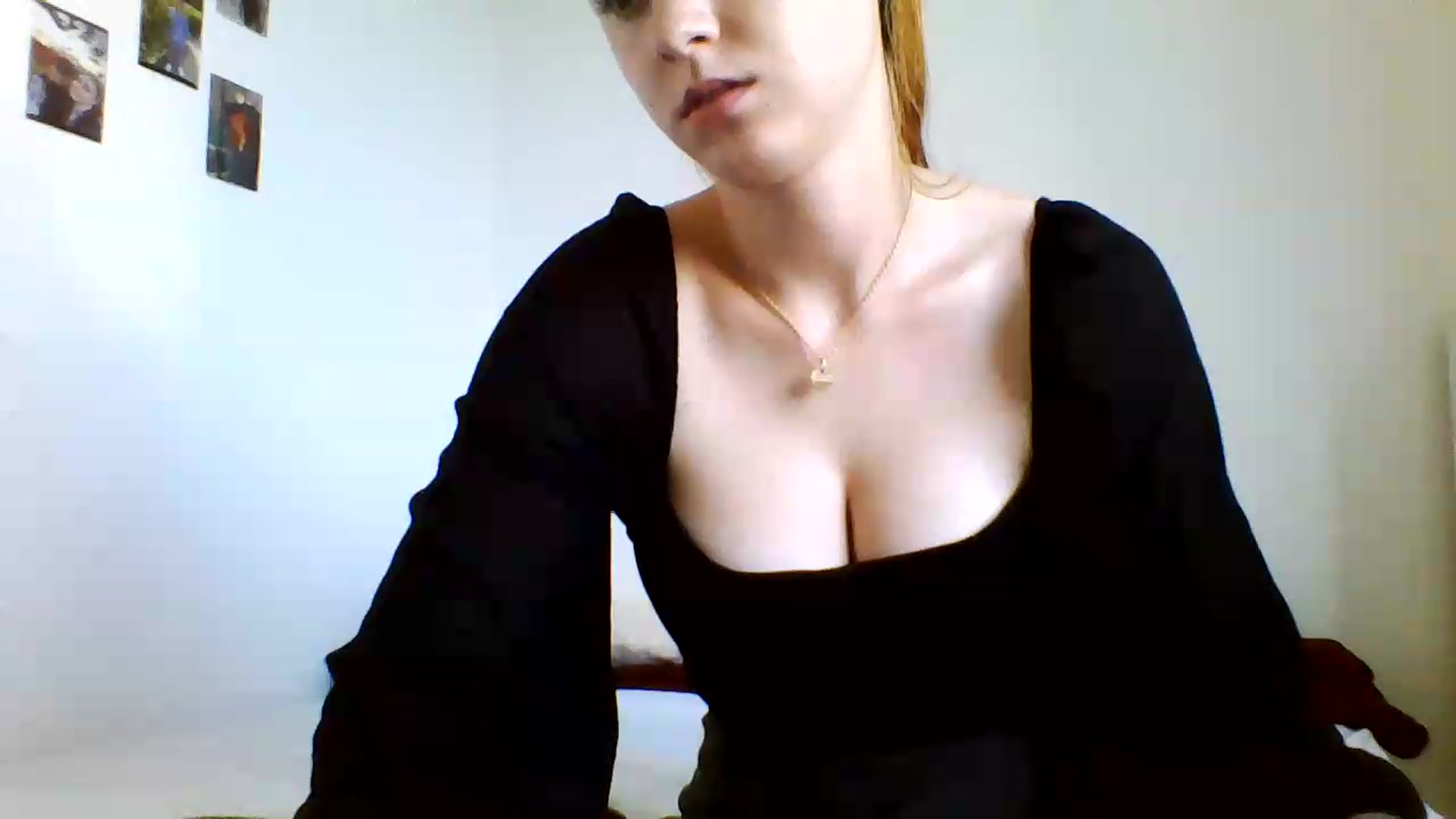 Gallery image thumbnail from RosalieNoir's myfreecams stream on, 07/09/2026, 18:41 image 7 of 20