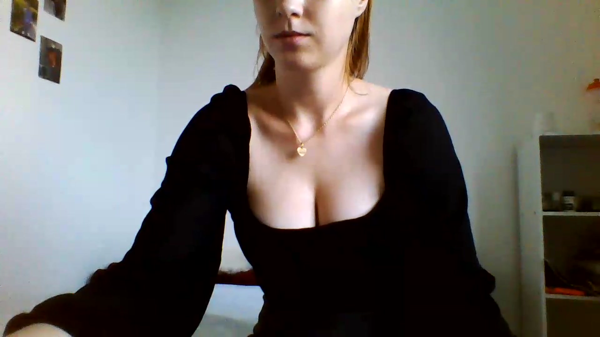 Gallery image thumbnail from RosalieNoir's myfreecams stream on, 07/09/2026, 19:22 image 7 of 20