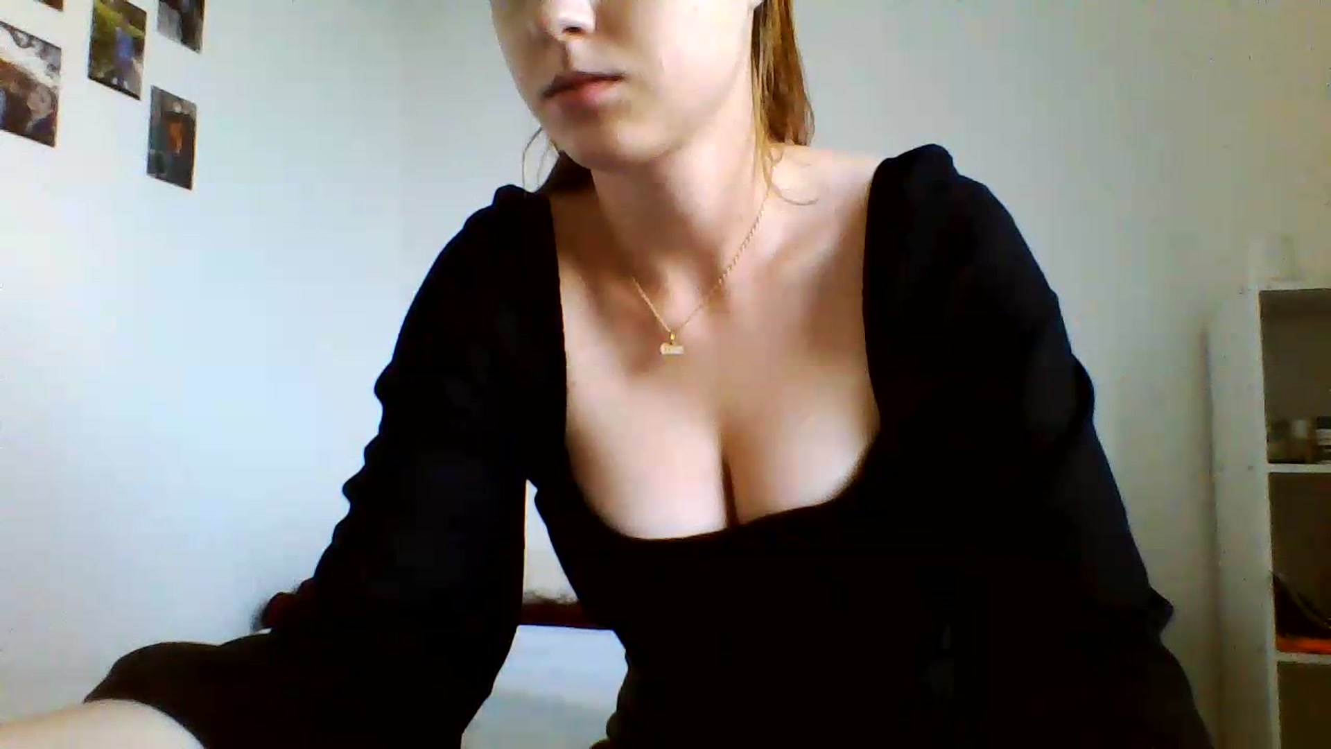 Gallery image thumbnail from RosalieNoir's myfreecams stream on, 07/09/2026, 19:22 image 6 of 20