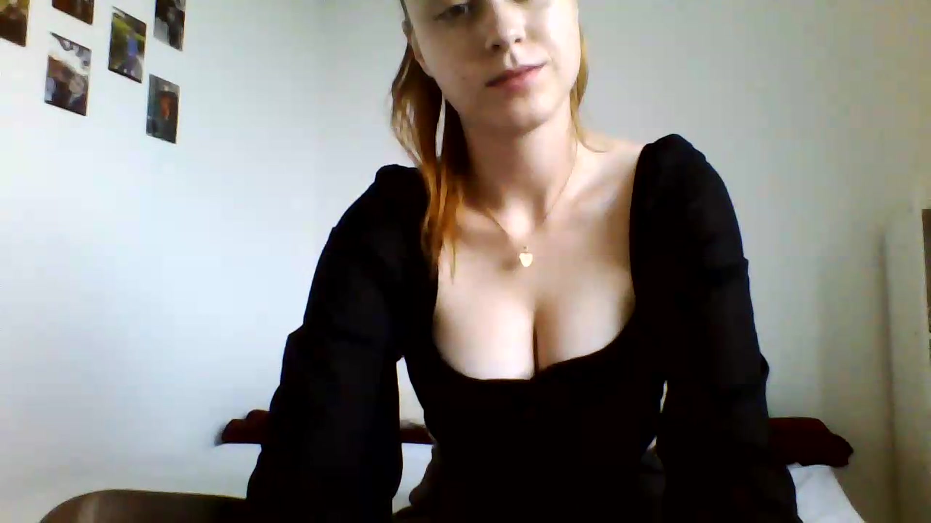 Gallery image thumbnail from RosalieNoir's myfreecams stream on, 07/09/2026, 19:22 image 16 of 20