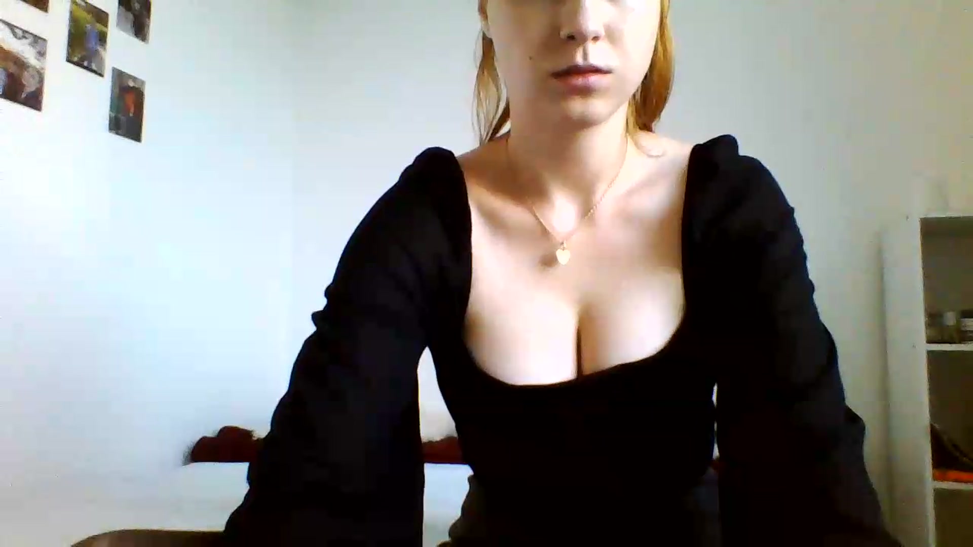 Gallery image thumbnail from RosalieNoir's myfreecams stream on, 07/09/2026, 19:22 image 5 of 20