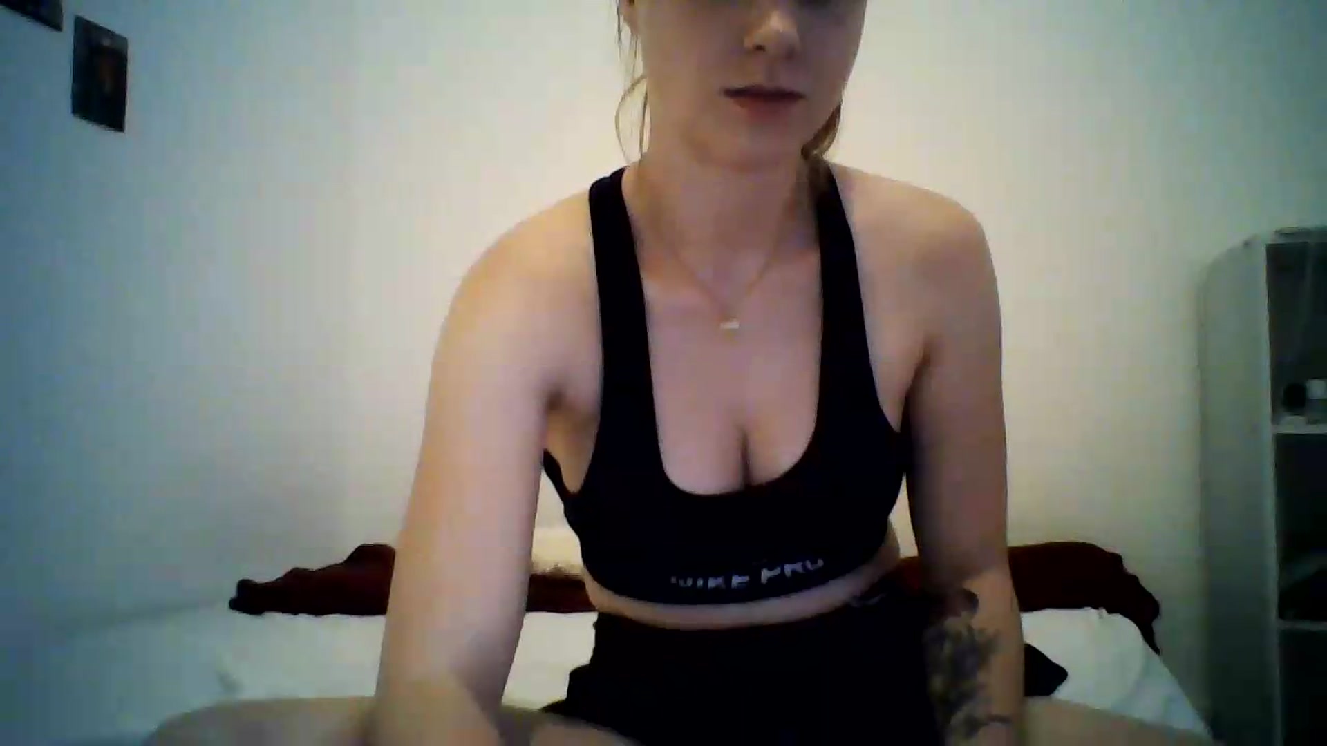 Gallery image thumbnail from RosalieNoir's myfreecams stream on, 07/16/2026, 20:17 image 4 of 20