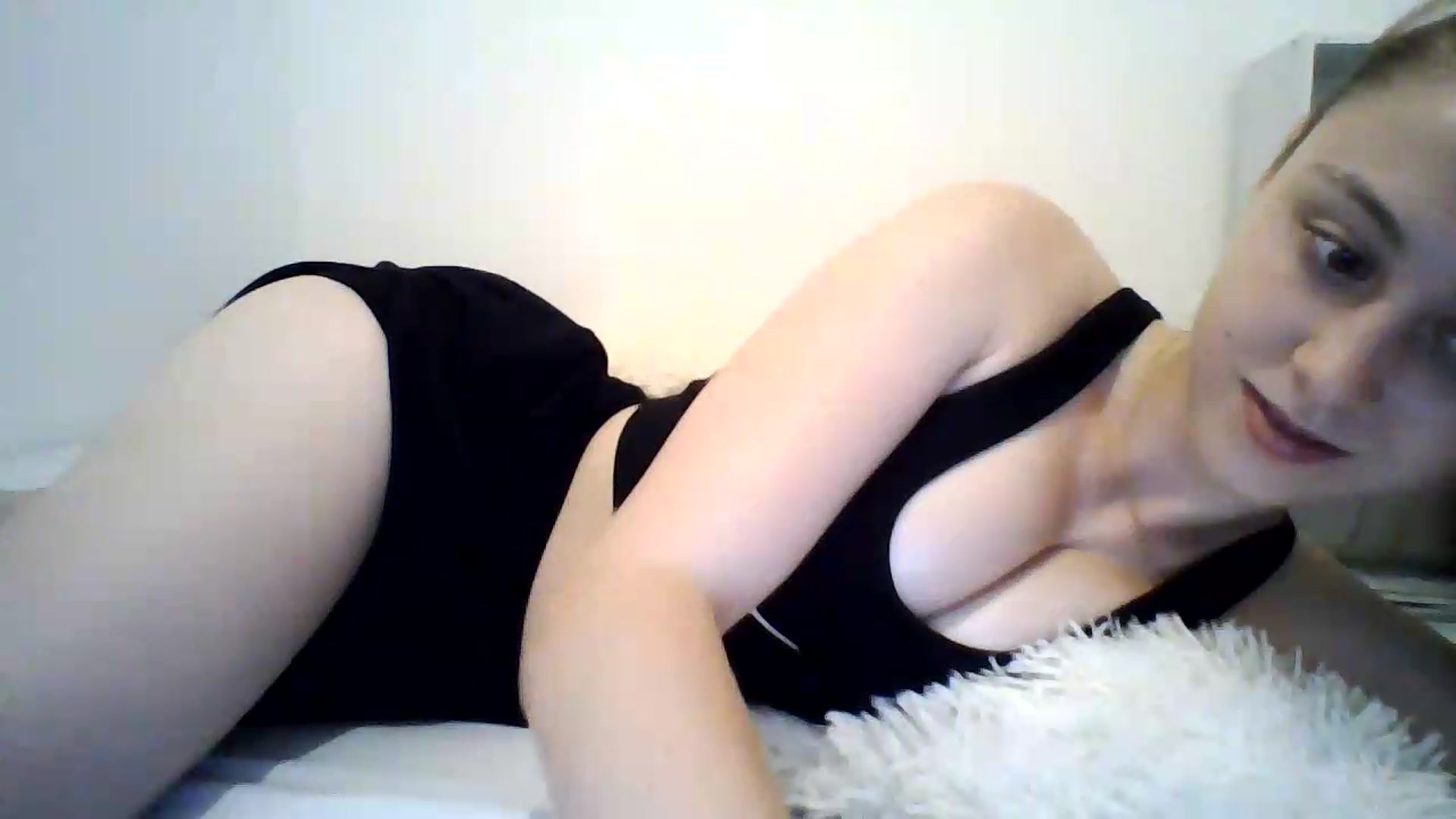 Gallery image thumbnail from RosalieNoir's myfreecams stream on, 07/16/2026, 21:05 image 17 of 20
