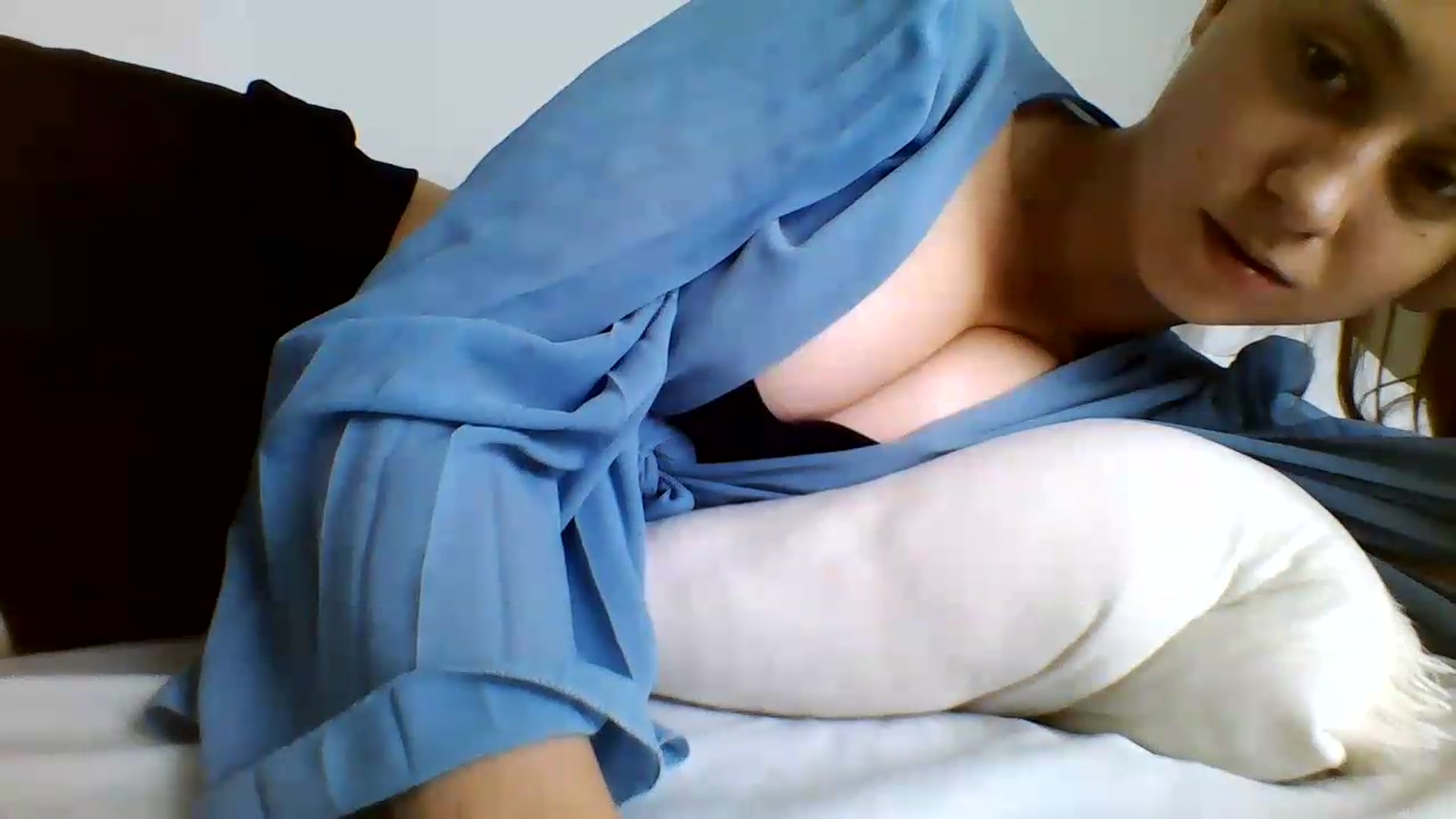 Gallery image thumbnail from RosalieNoir's myfreecams stream on, 07/18/2026, 15:35 image 18 of 20