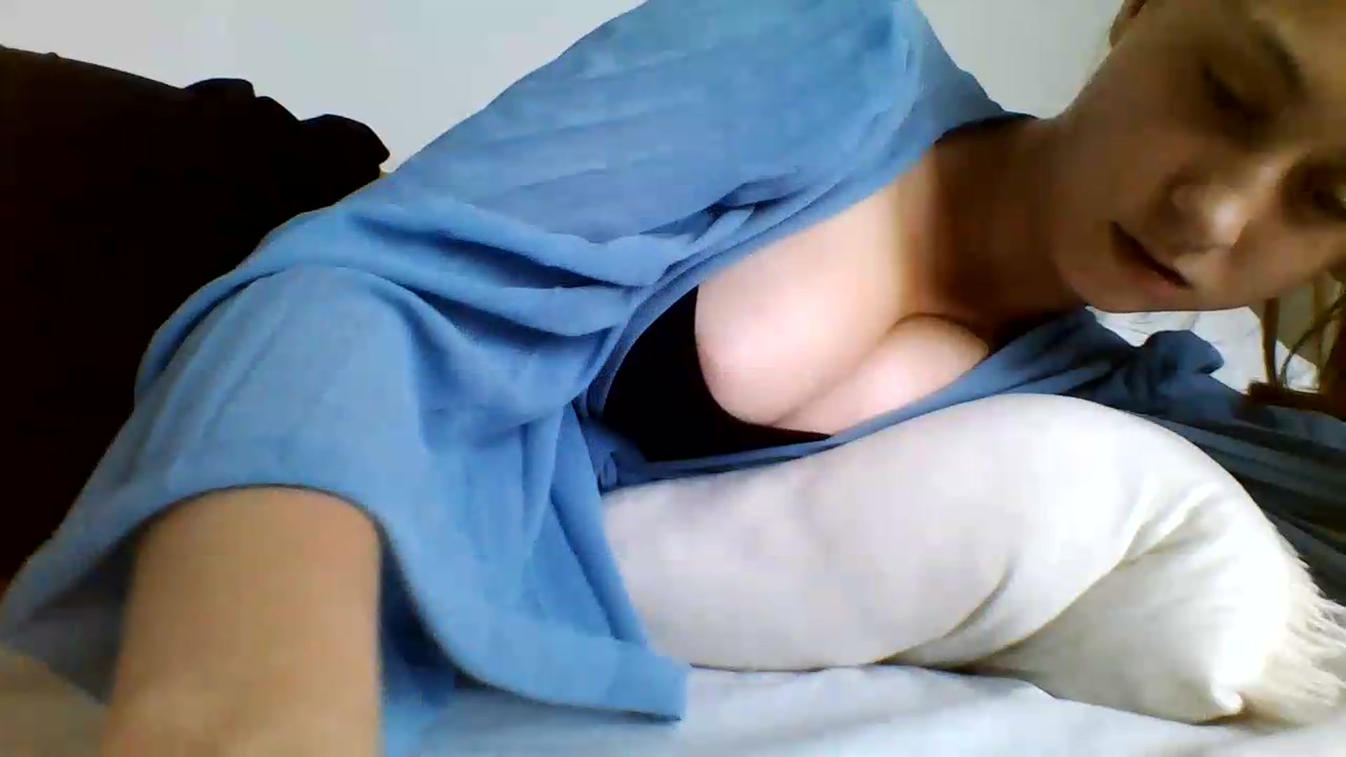 Gallery image thumbnail from RosalieNoir's myfreecams stream on, 07/18/2026, 15:35 image 19 of 20