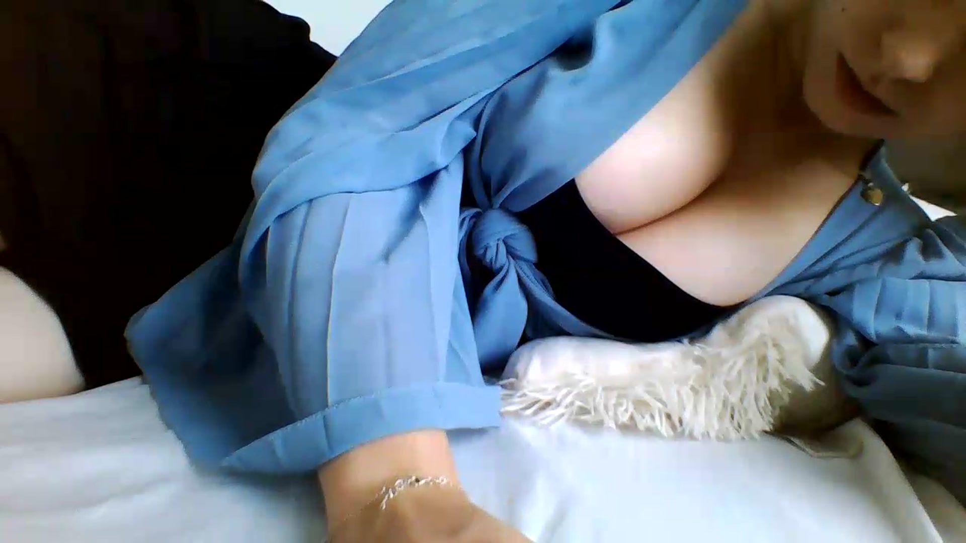 Gallery image thumbnail from RosalieNoir's myfreecams stream on, 07/18/2026, 16:36 image 17 of 20