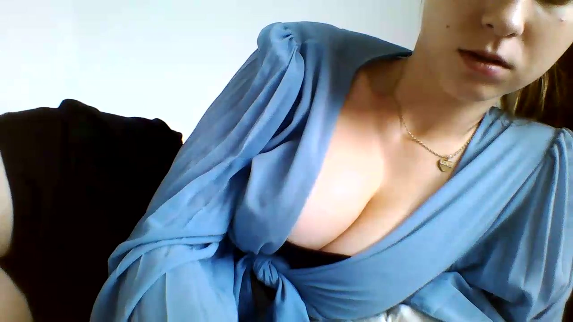 Gallery image thumbnail from RosalieNoir's myfreecams stream on, 07/18/2026, 16:36 image 15 of 20