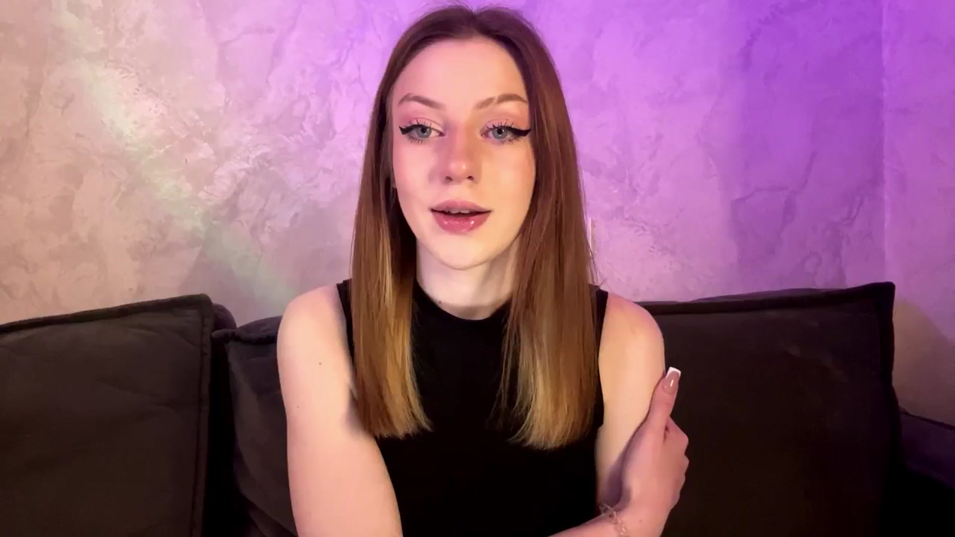 Gallery image thumbnail from Rosalielue's myfreecams stream on, 04/23/2026, 20:40 image 1 of 20