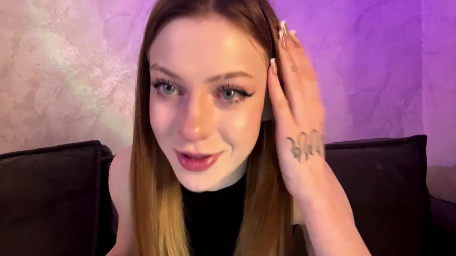 Gallery image thumbnail from Rosalielue's myfreecams stream on, 04/23/2026, 20:40 image 7 of 20