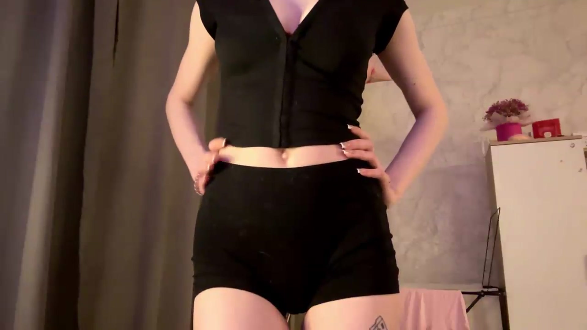 Gallery image thumbnail from Rosalielue's myfreecams stream on, 05/05/2026, 18:58 image 13 of 20