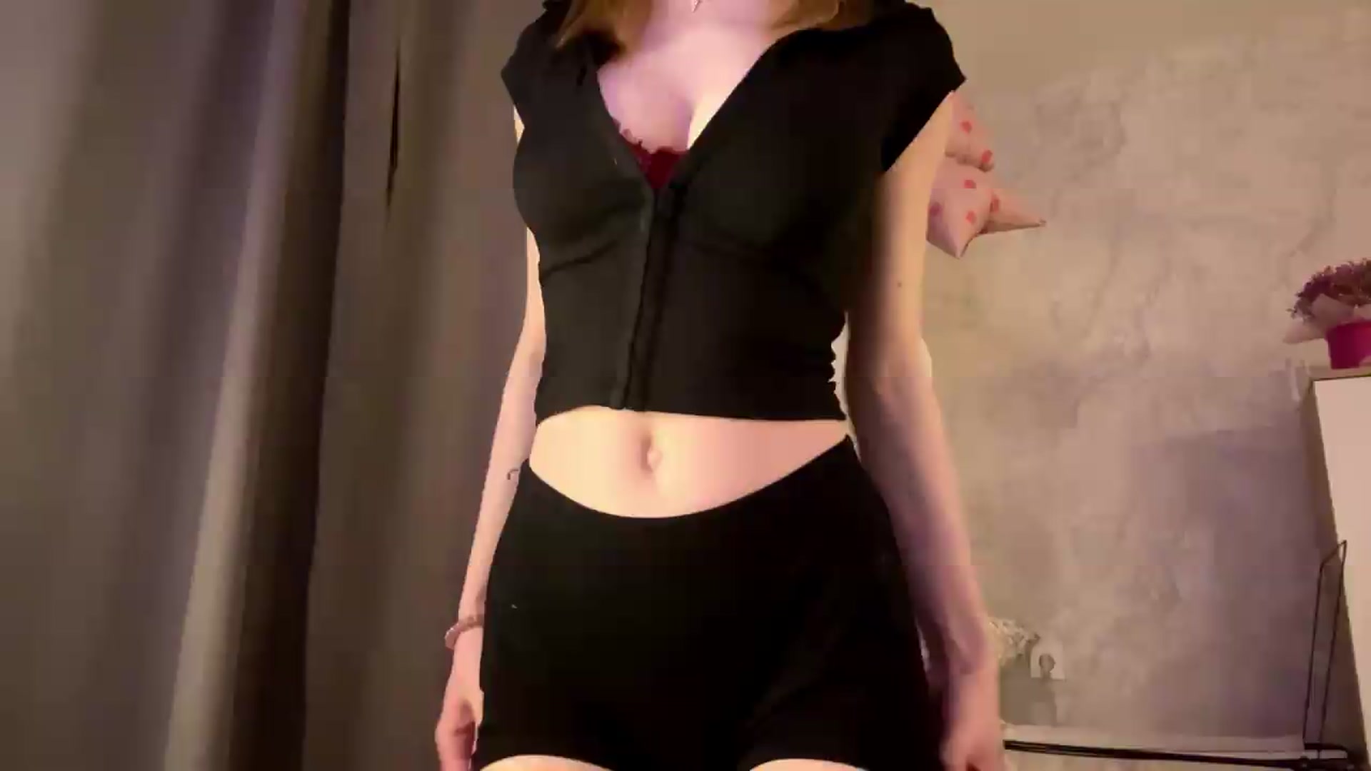 Gallery image thumbnail from Rosalielue's myfreecams stream on, 05/05/2026, 19:28 image 1 of 20