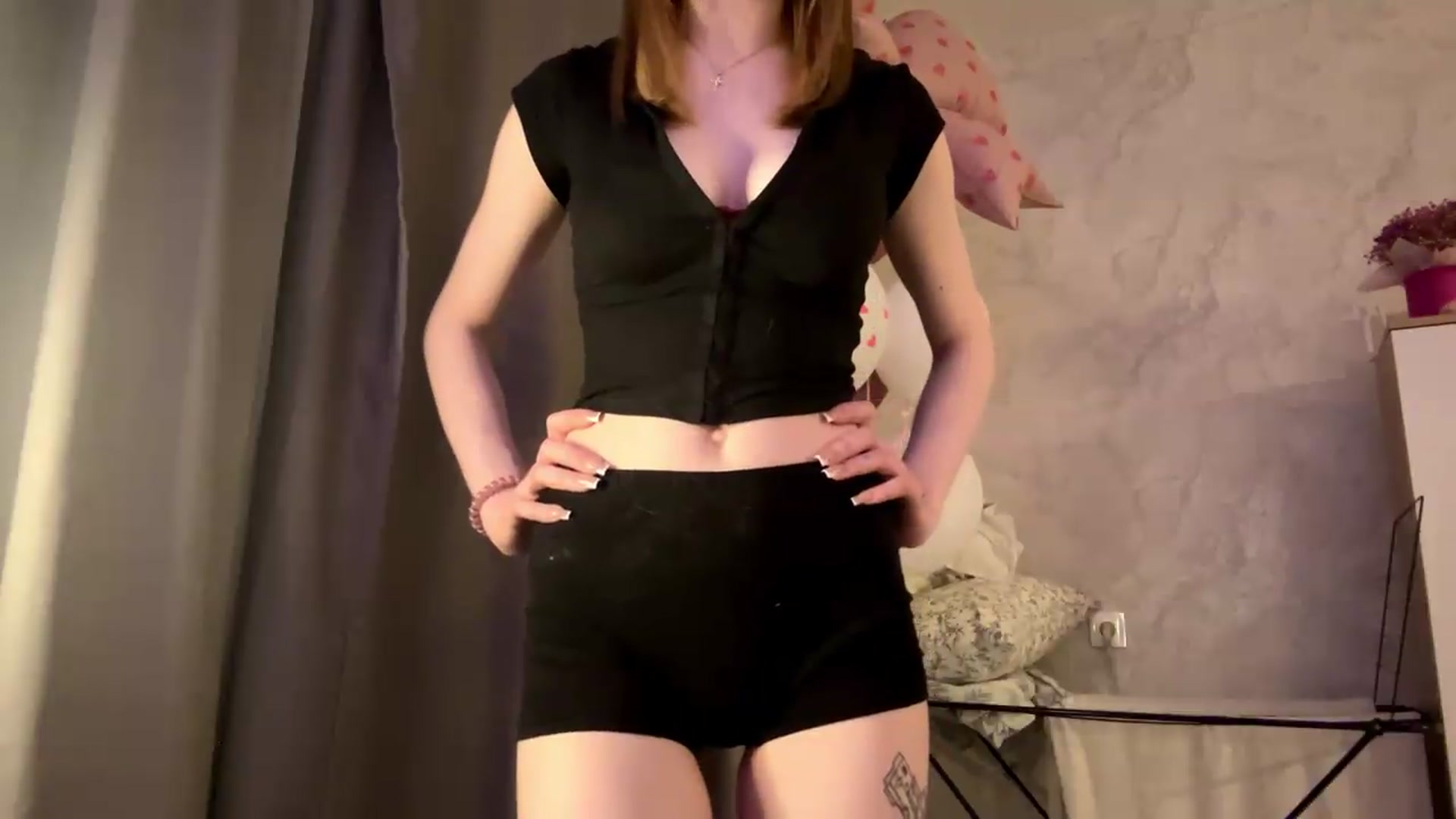 Gallery image thumbnail from Rosalielue's myfreecams stream on, 05/05/2026, 19:43 image 19 of 20