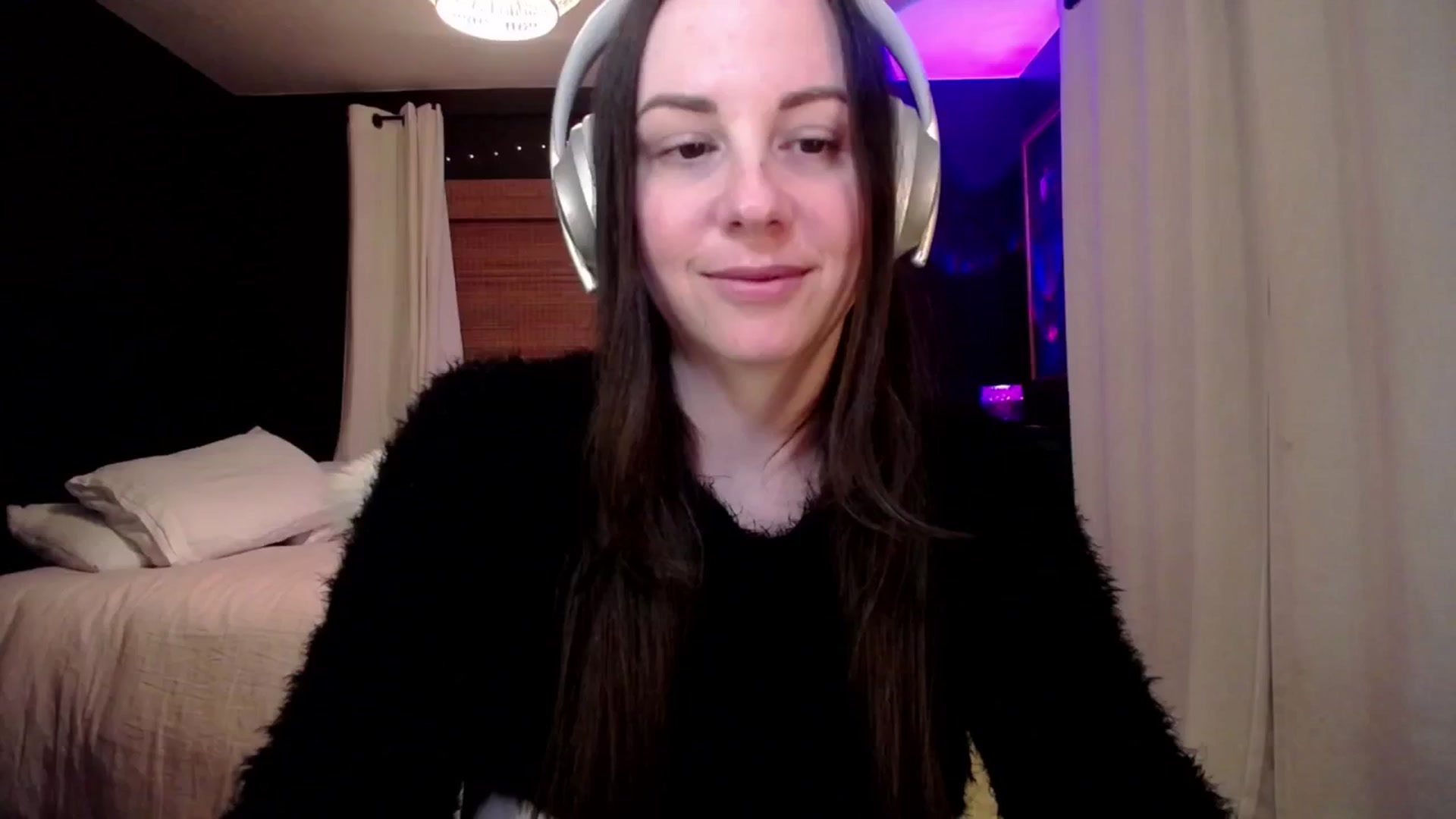 Gallery image thumbnail from RosalindBlue's myfreecams stream on, 04/21/2025, 03:12 image 20 of 20