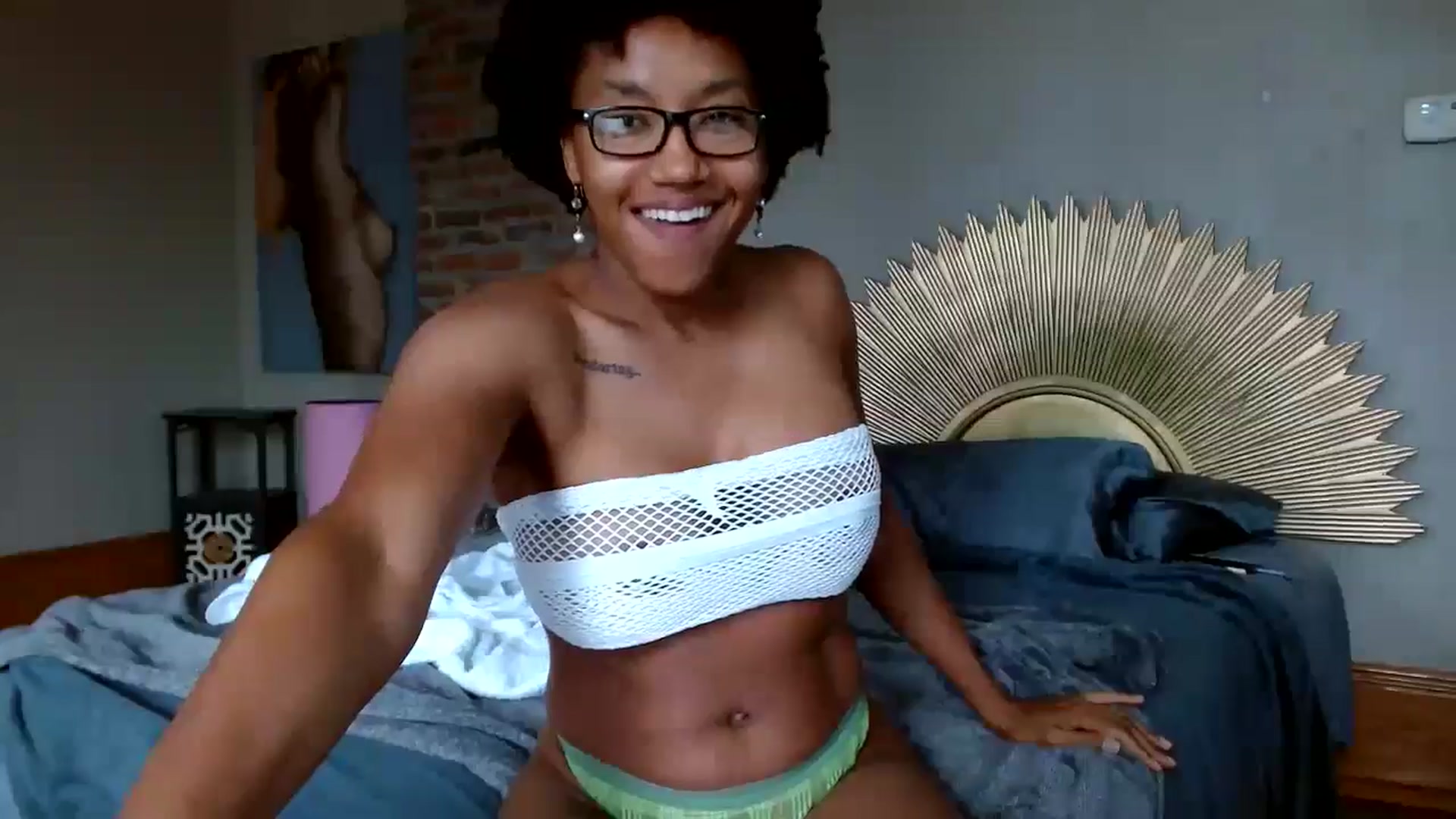 Gallery image thumbnail from Rosaline_'s myfreecams stream on, 06/13/2024, 17:22 image 15 of 20