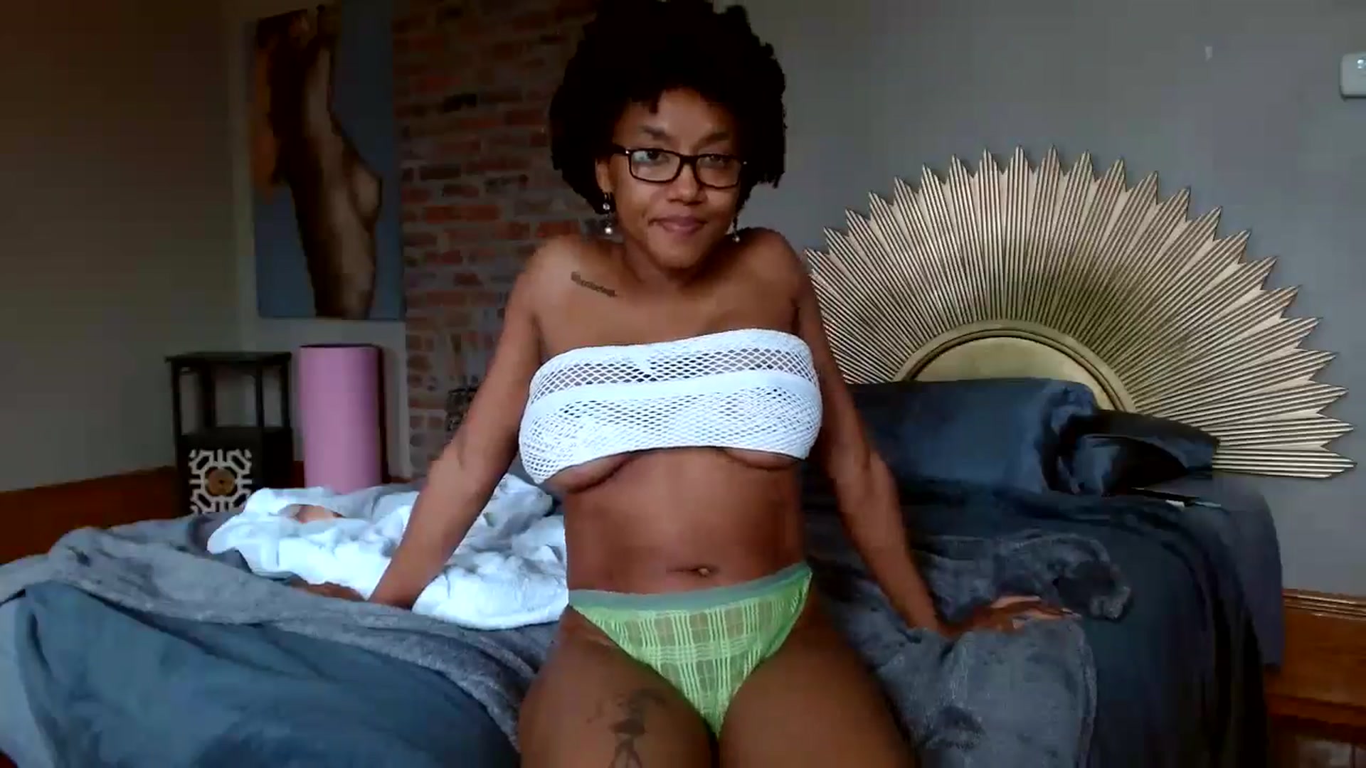 Gallery image thumbnail from Rosaline_'s myfreecams stream on, 06/13/2024, 17:22 image 16 of 20