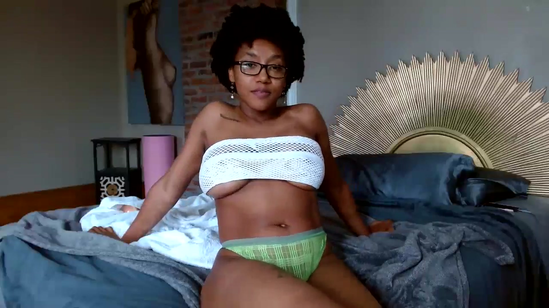 Gallery image thumbnail from Rosaline_'s myfreecams stream on, 06/13/2024, 17:22 image 17 of 20