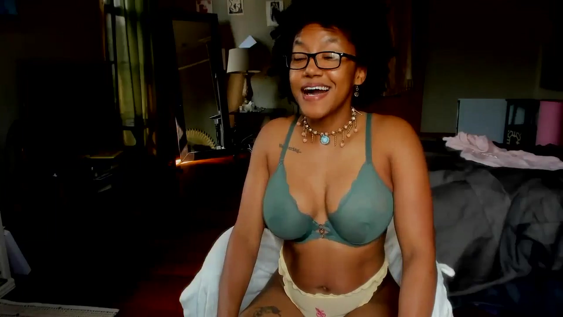 Gallery image thumbnail from Rosaline_'s myfreecams stream on, 06/14/2024, 16:40 image 5 of 20