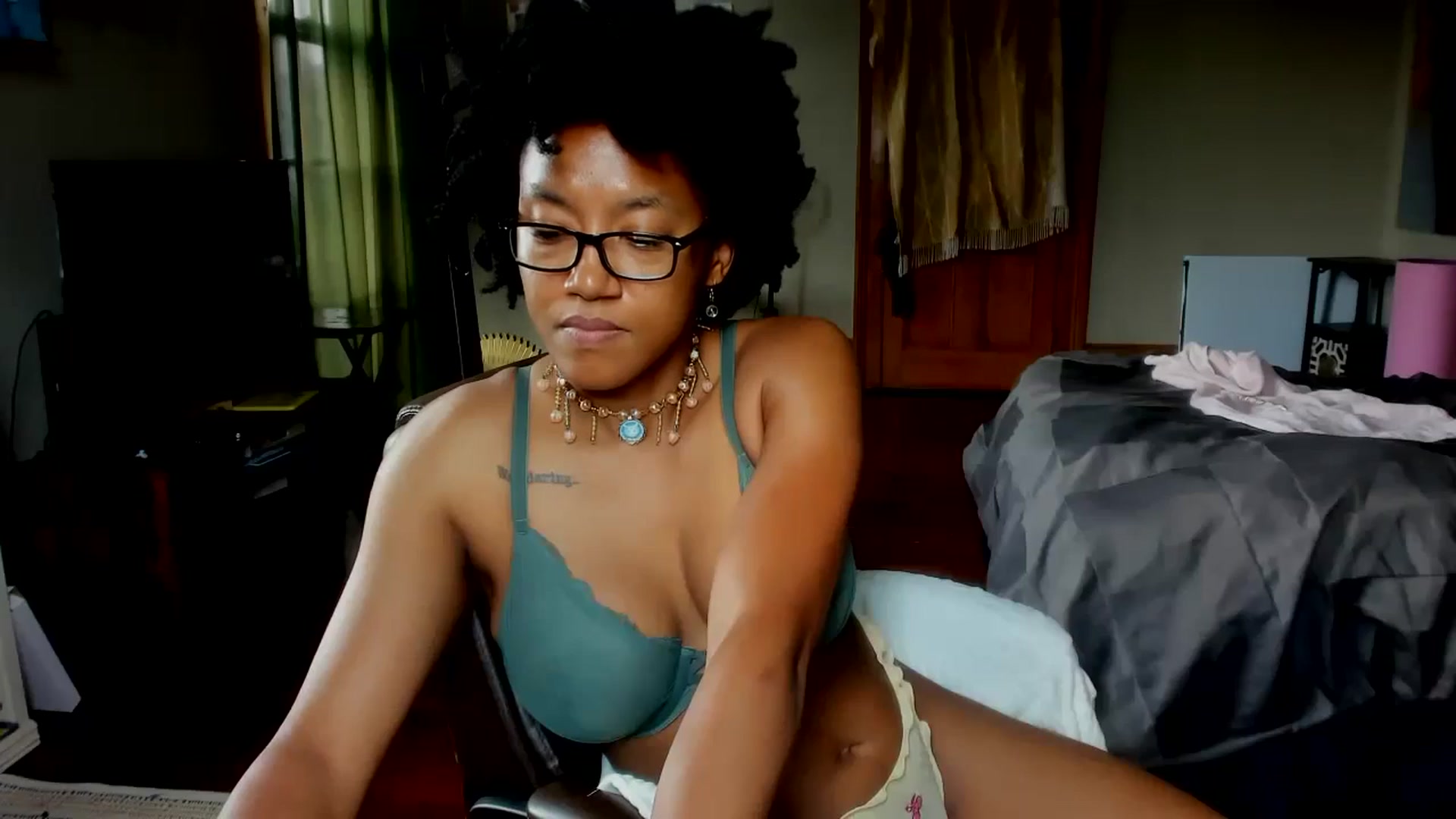 Gallery image thumbnail from Rosaline_'s myfreecams stream on, 06/14/2024, 16:40 image 7 of 20