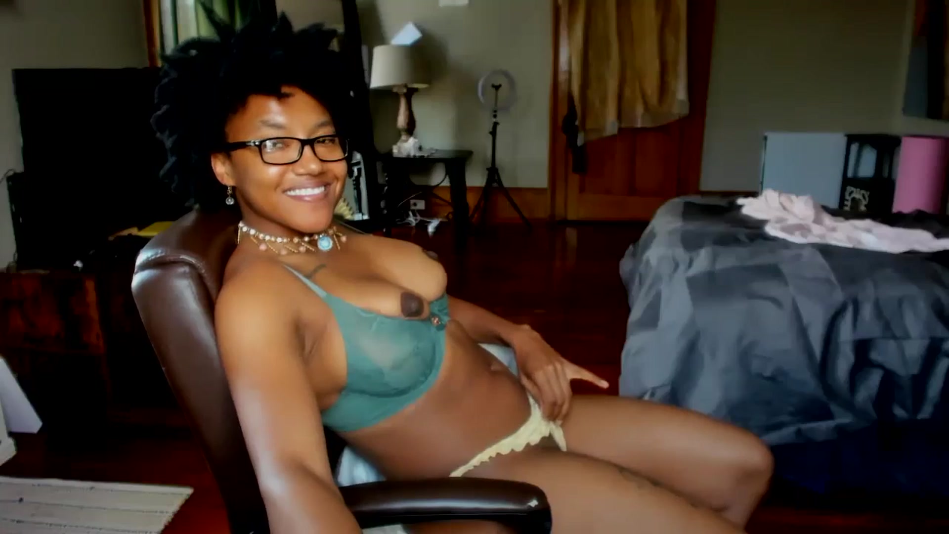 Gallery image thumbnail from Rosaline_'s myfreecams stream on, 06/14/2024, 17:11 image 10 of 20