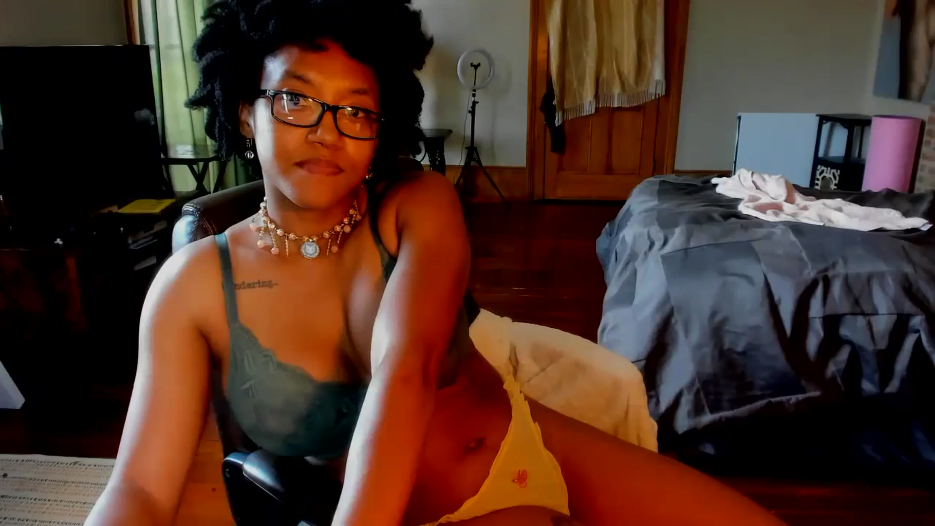 Gallery image thumbnail from Rosaline_'s myfreecams stream on, 06/14/2024, 17:11 image 17 of 20