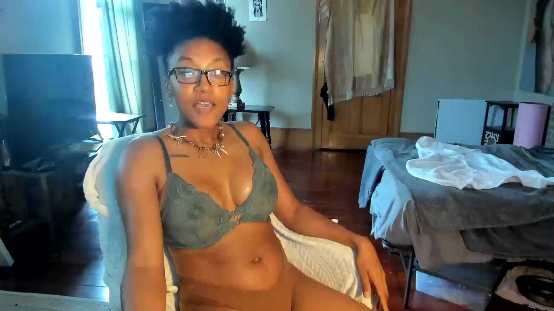 Gallery image thumbnail from Rosaline_'s myfreecams stream on, 06/18/2024, 18:07 image 5 of 20