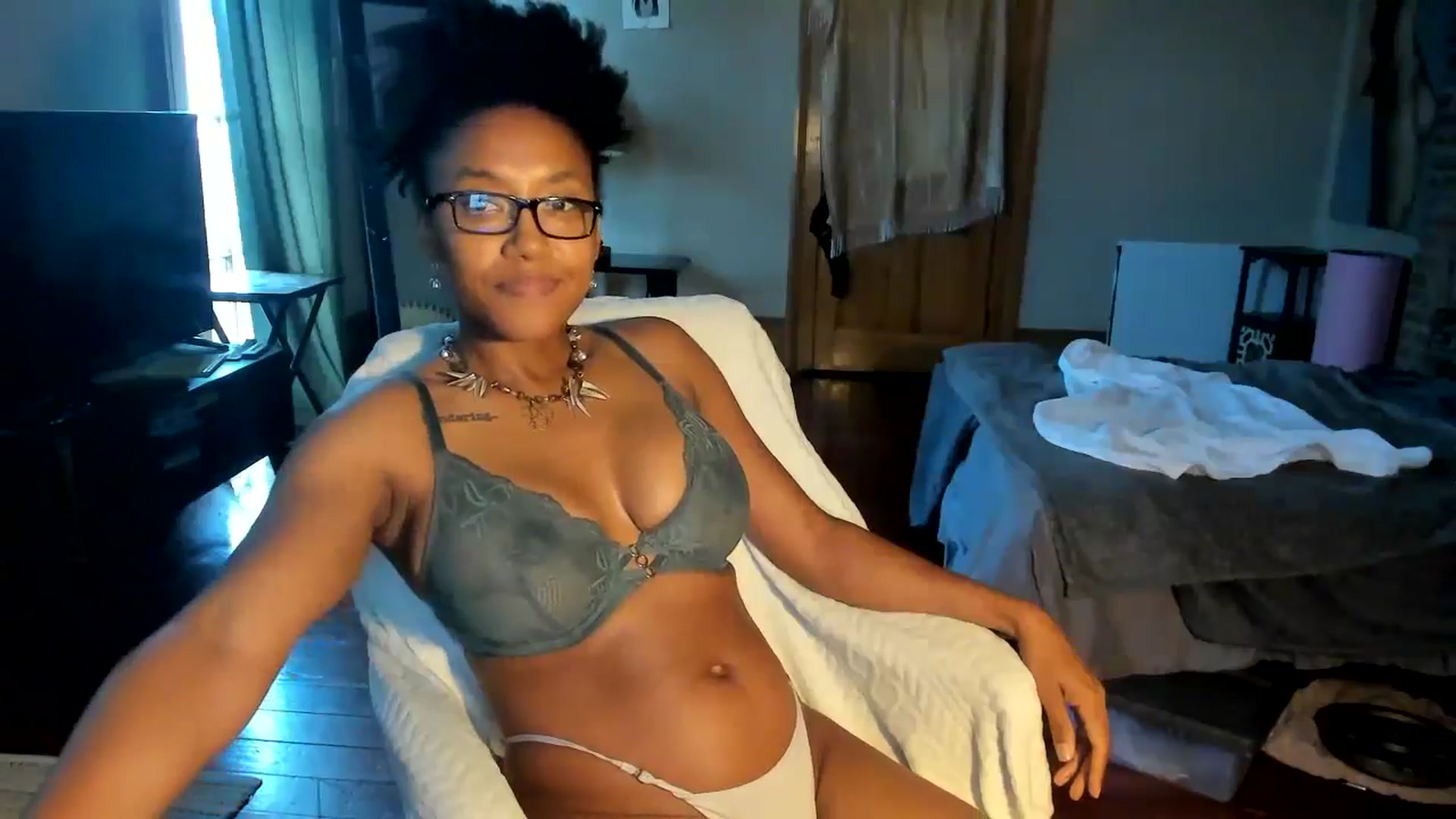 Gallery image thumbnail from Rosaline_'s myfreecams stream on, 06/18/2024, 18:22 image 10 of 20