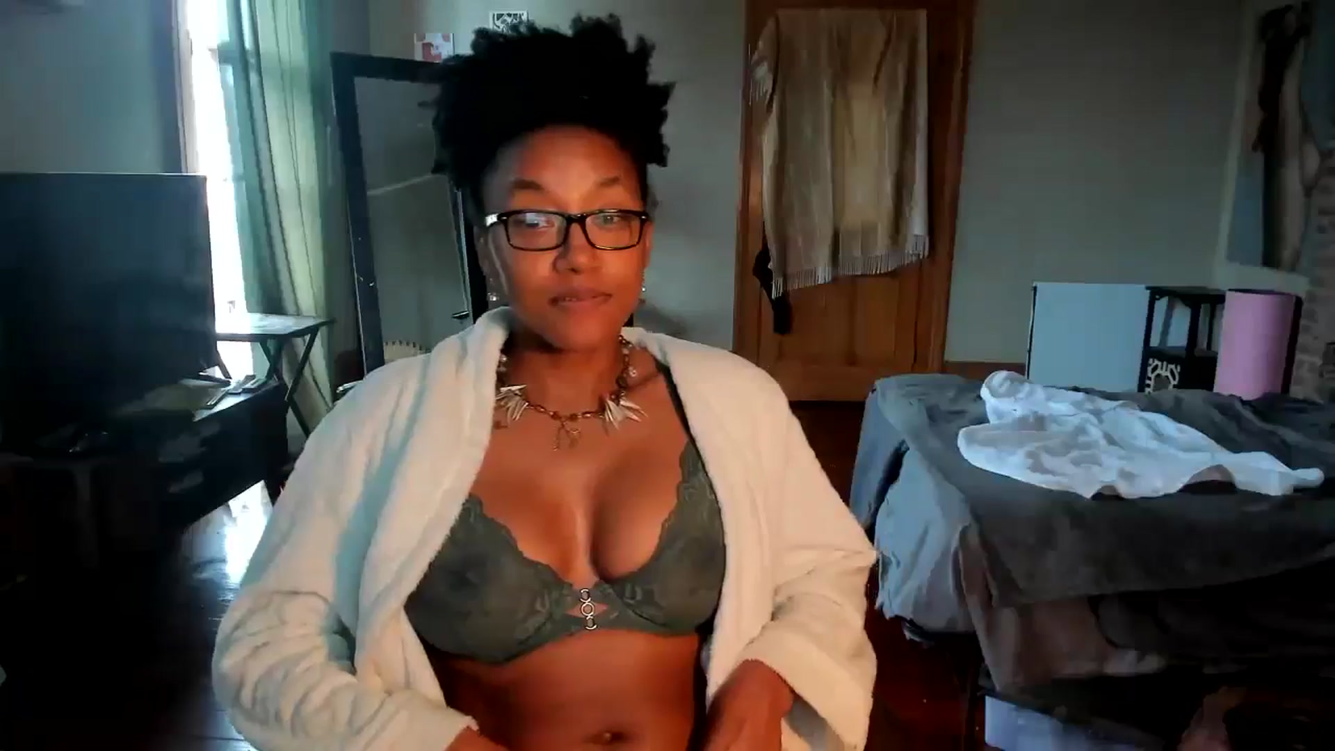 Gallery image thumbnail from Rosaline_'s myfreecams stream on, 06/18/2024, 19:28 image 12 of 20