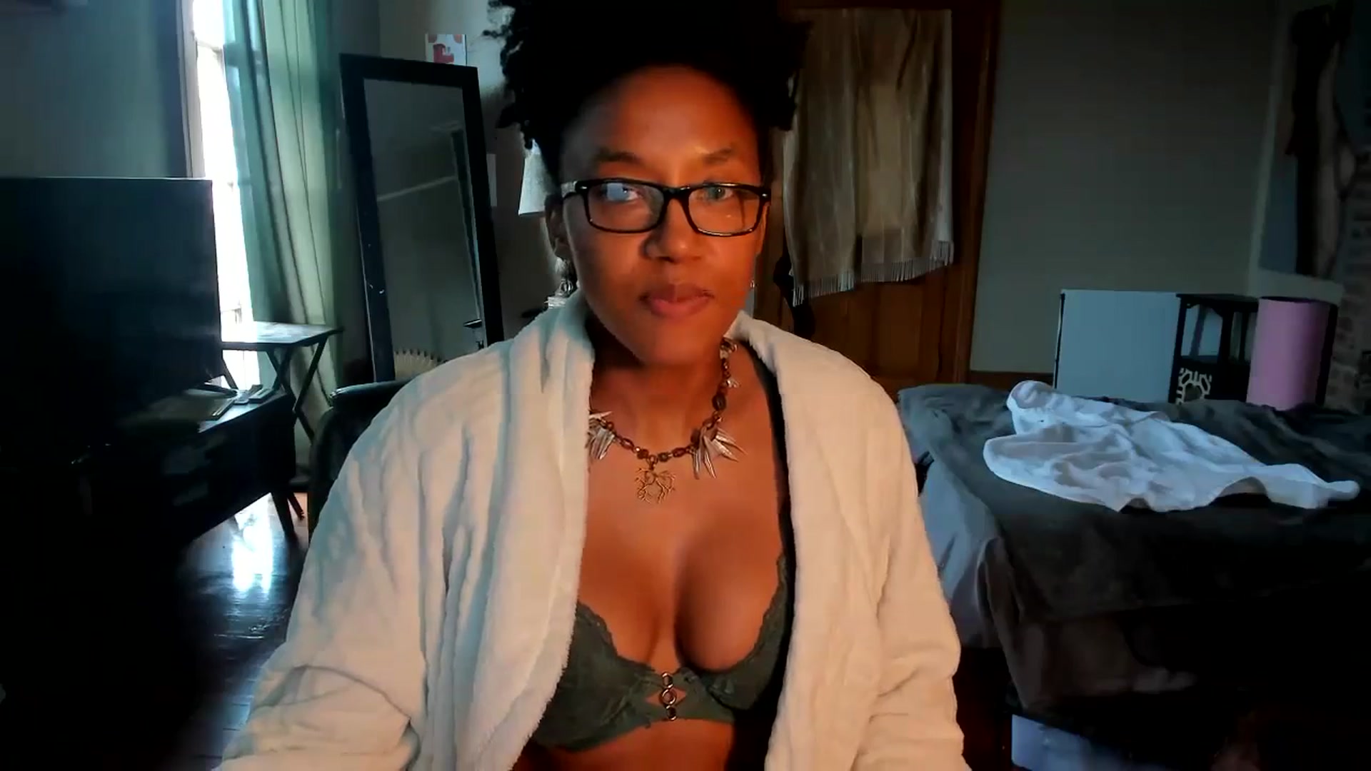 Gallery image thumbnail from Rosaline_'s myfreecams stream on, 06/18/2024, 19:28 image 13 of 20