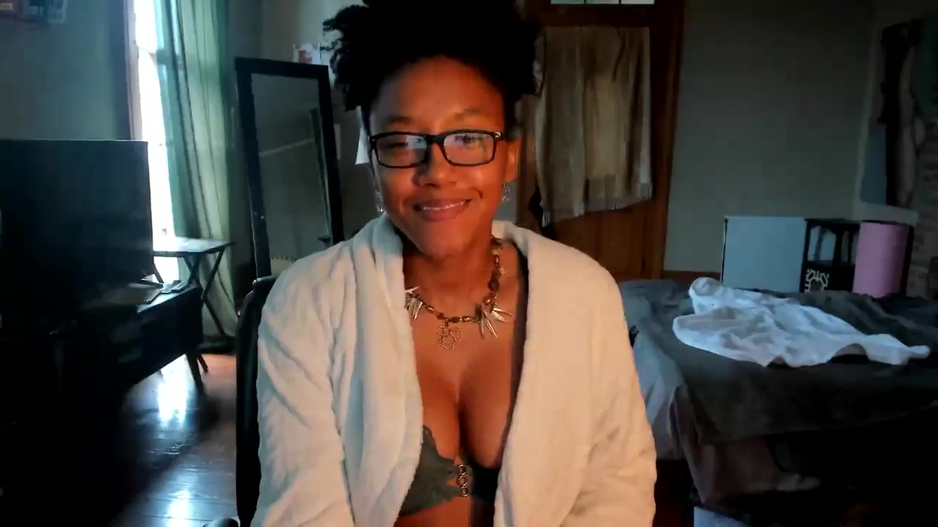 Gallery image thumbnail from Rosaline_'s myfreecams stream on, 06/18/2024, 19:28 image 14 of 20