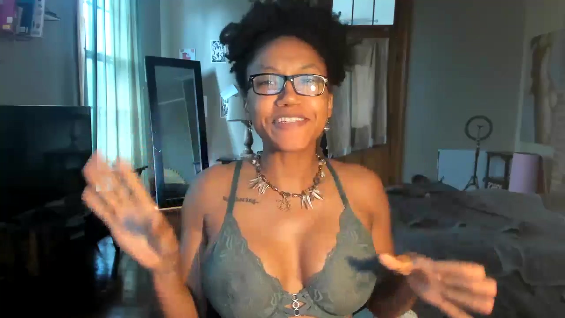 Gallery image thumbnail from Rosaline_'s myfreecams stream on, 06/25/2024, 16:33 image 8 of 20