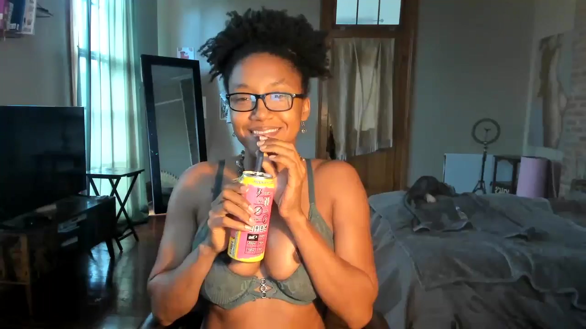 Gallery image thumbnail from Rosaline_'s myfreecams stream on, 06/25/2024, 18:44 image 16 of 20