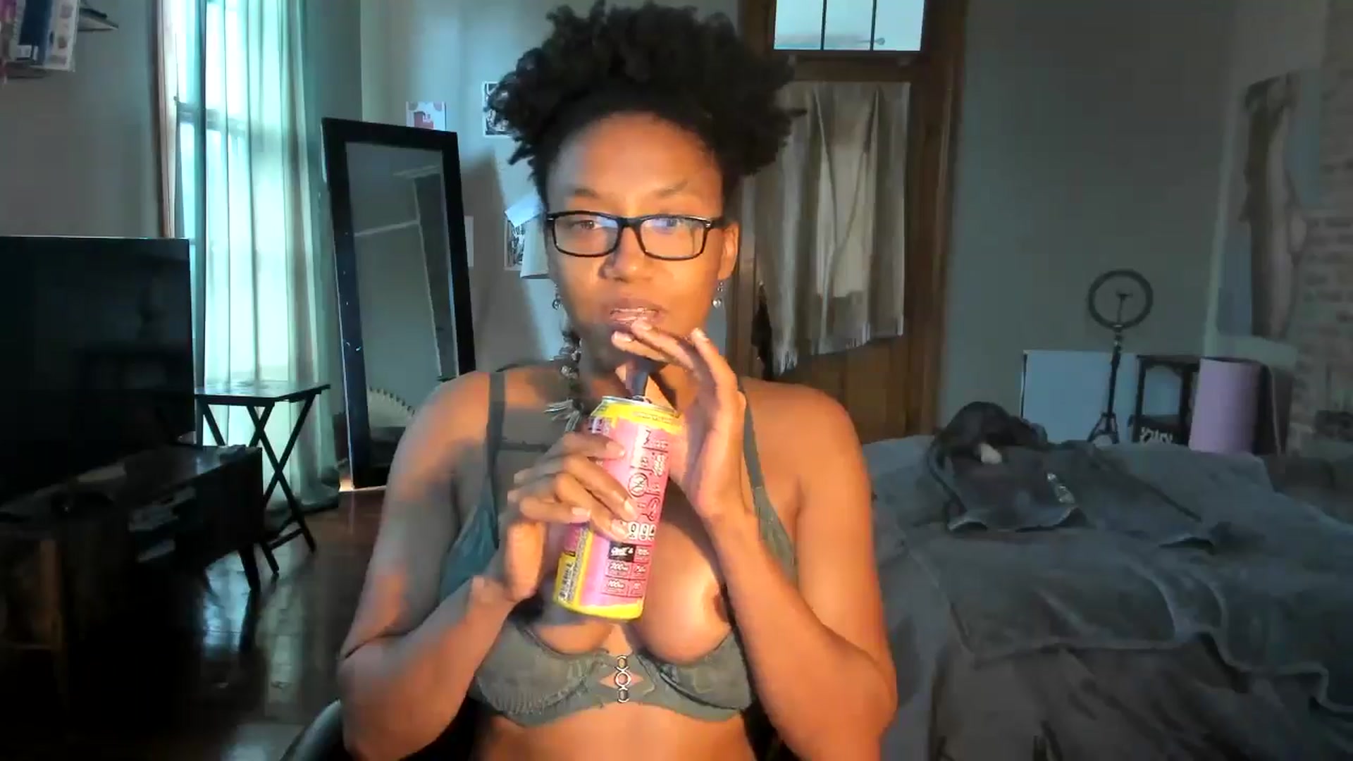 Gallery image thumbnail from Rosaline_'s myfreecams stream on, 06/25/2024, 18:44 image 7 of 20