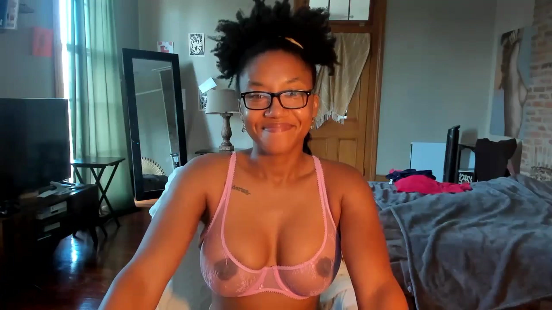 Gallery image thumbnail from Rosaline_'s myfreecams stream on, 07/04/2024, 16:17 image 12 of 20
