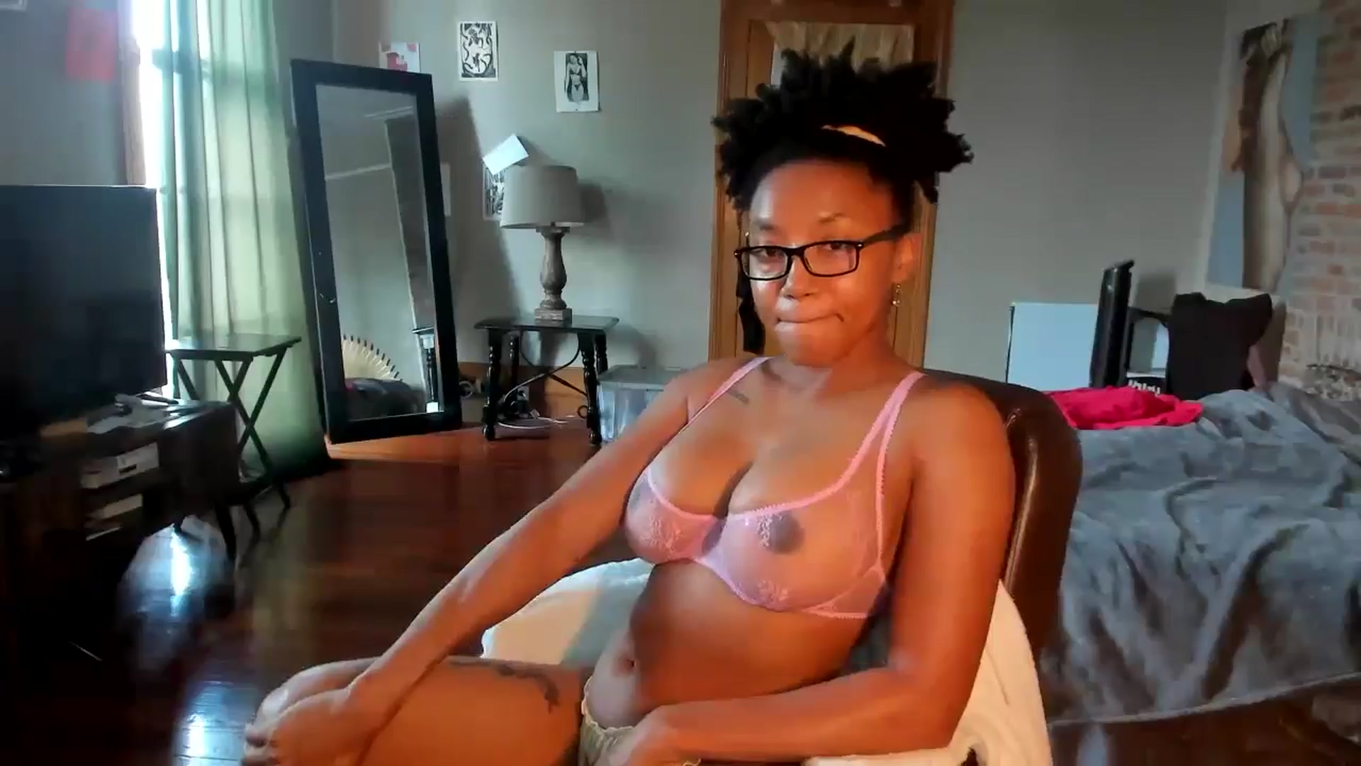 Gallery image thumbnail from Rosaline_'s myfreecams stream on, 07/04/2024, 18:20 image 16 of 20