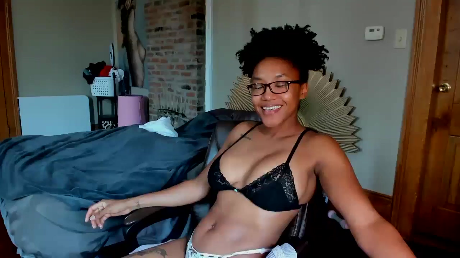 Gallery image thumbnail from Rosaline_'s myfreecams stream on, 08/21/2024, 15:37 image 12 of 20