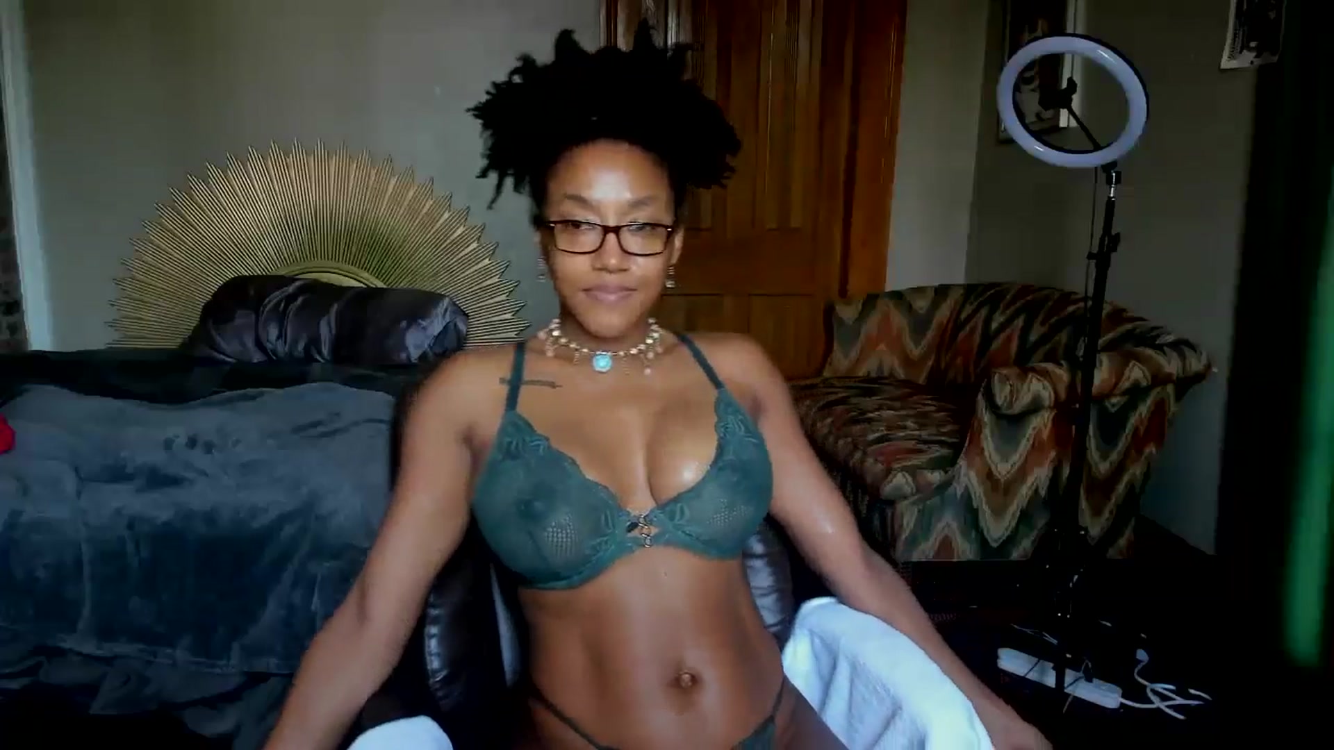 Gallery image thumbnail from Rosaline_'s myfreecams stream on, 09/19/2024, 18:06 image 13 of 20